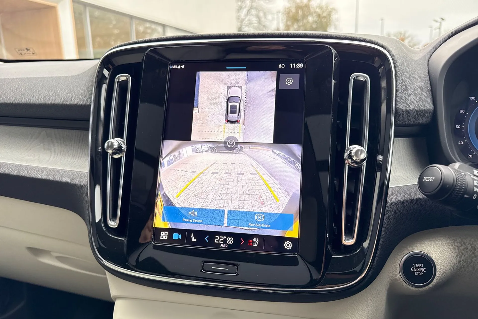 Volvo XC40 thumbnail image number 38