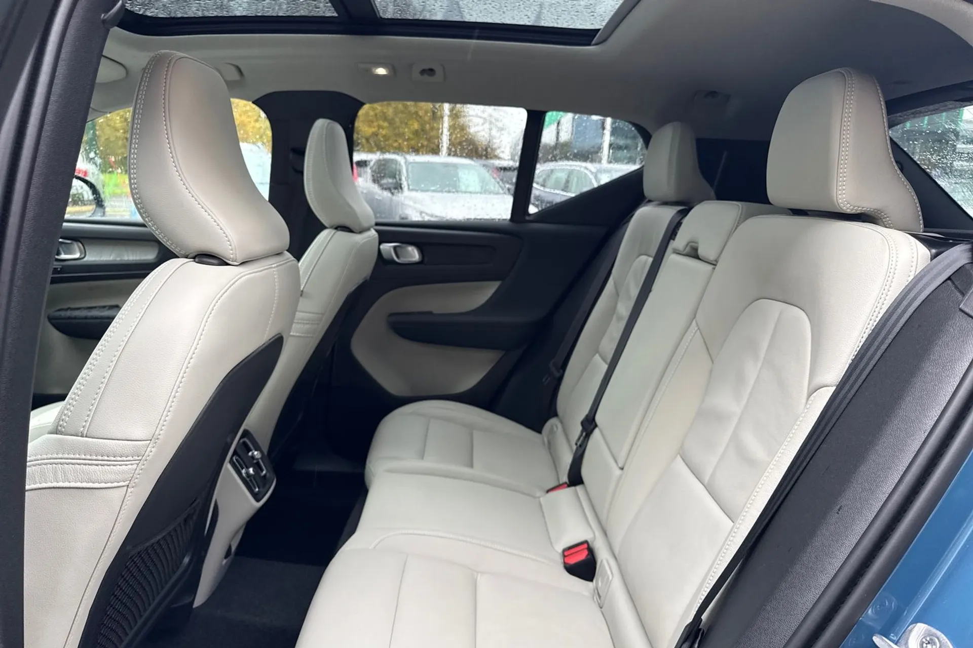 Volvo XC40 thumbnail image number 30