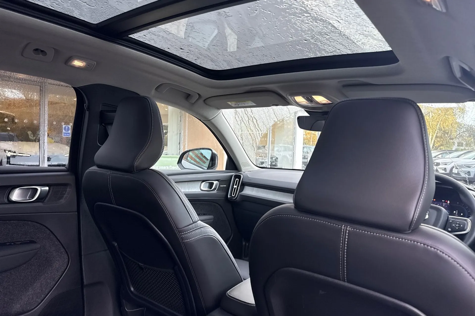 Volvo XC40 thumbnail image number 24