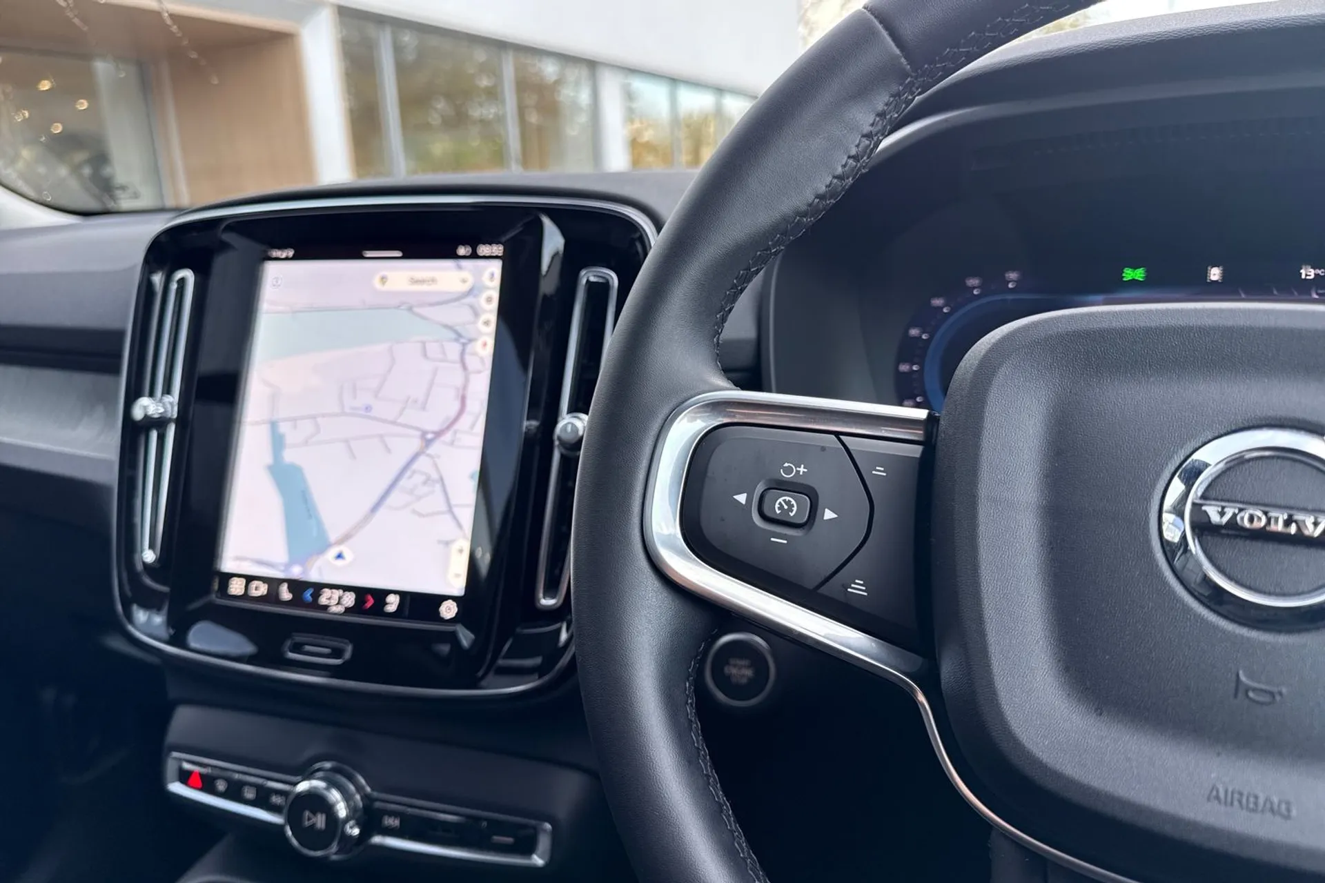 Volvo XC40 thumbnail image number 36