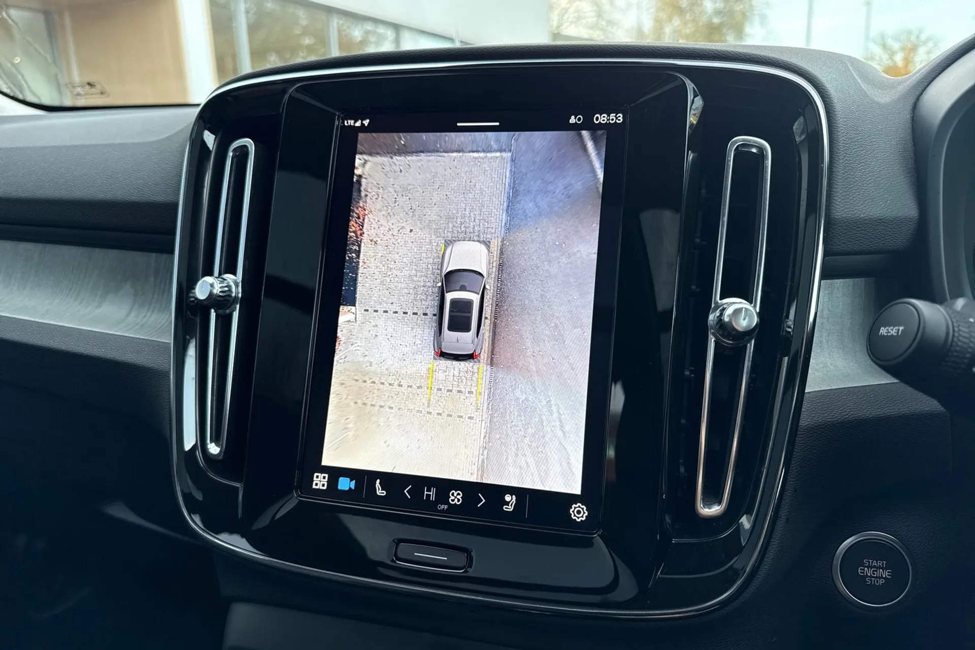 Volvo XC40 thumbnail image number 4