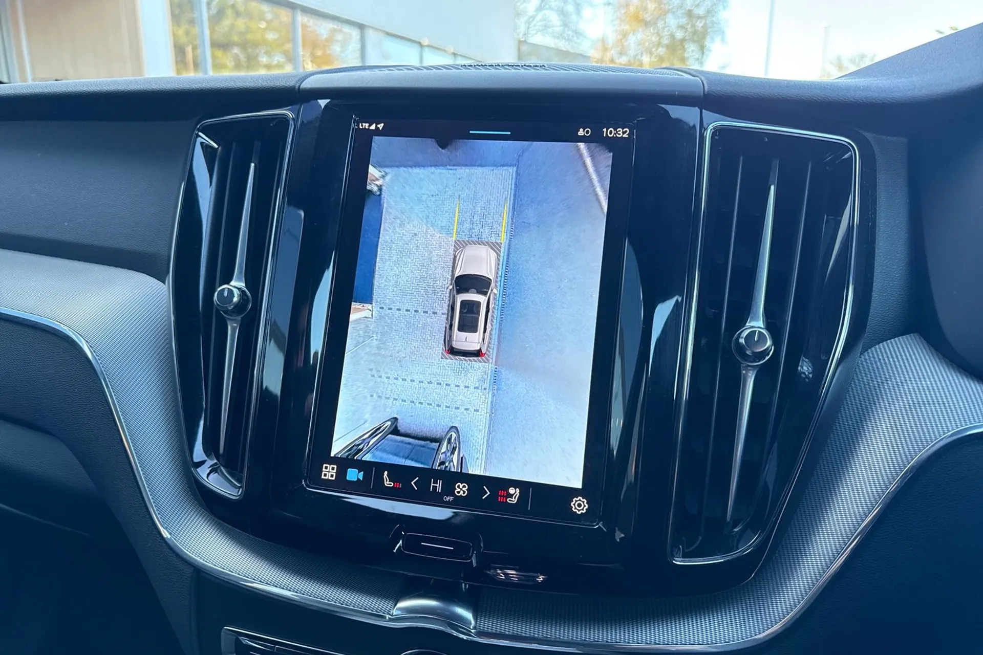 Volvo XC60 thumbnail image number 4