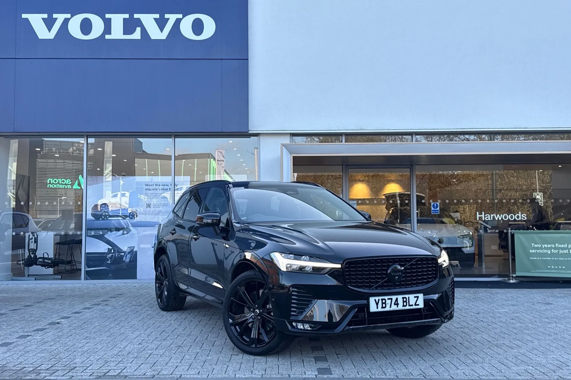 Volvo XC60 focused image