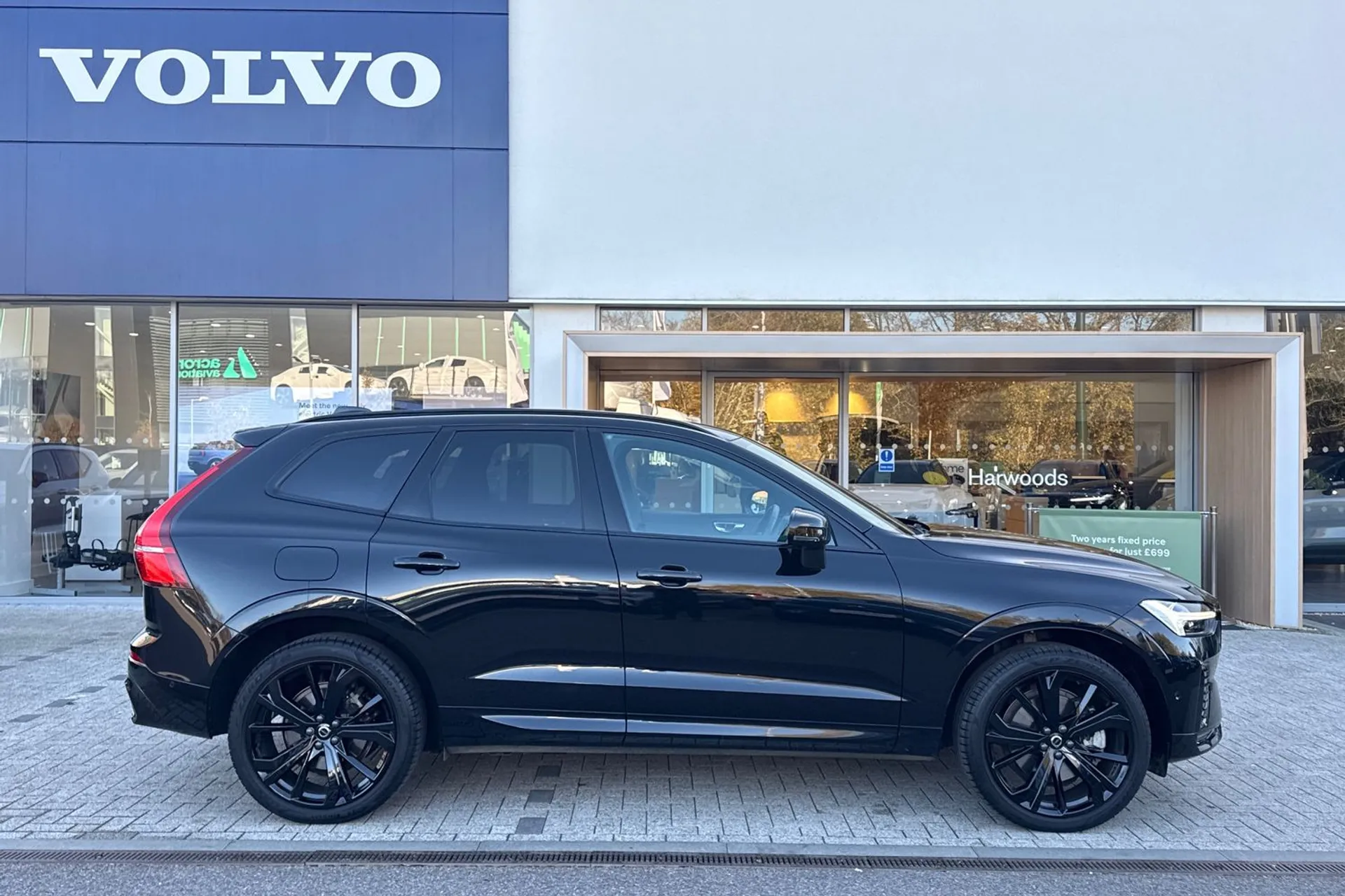 Volvo XC60 thumbnail image number 2