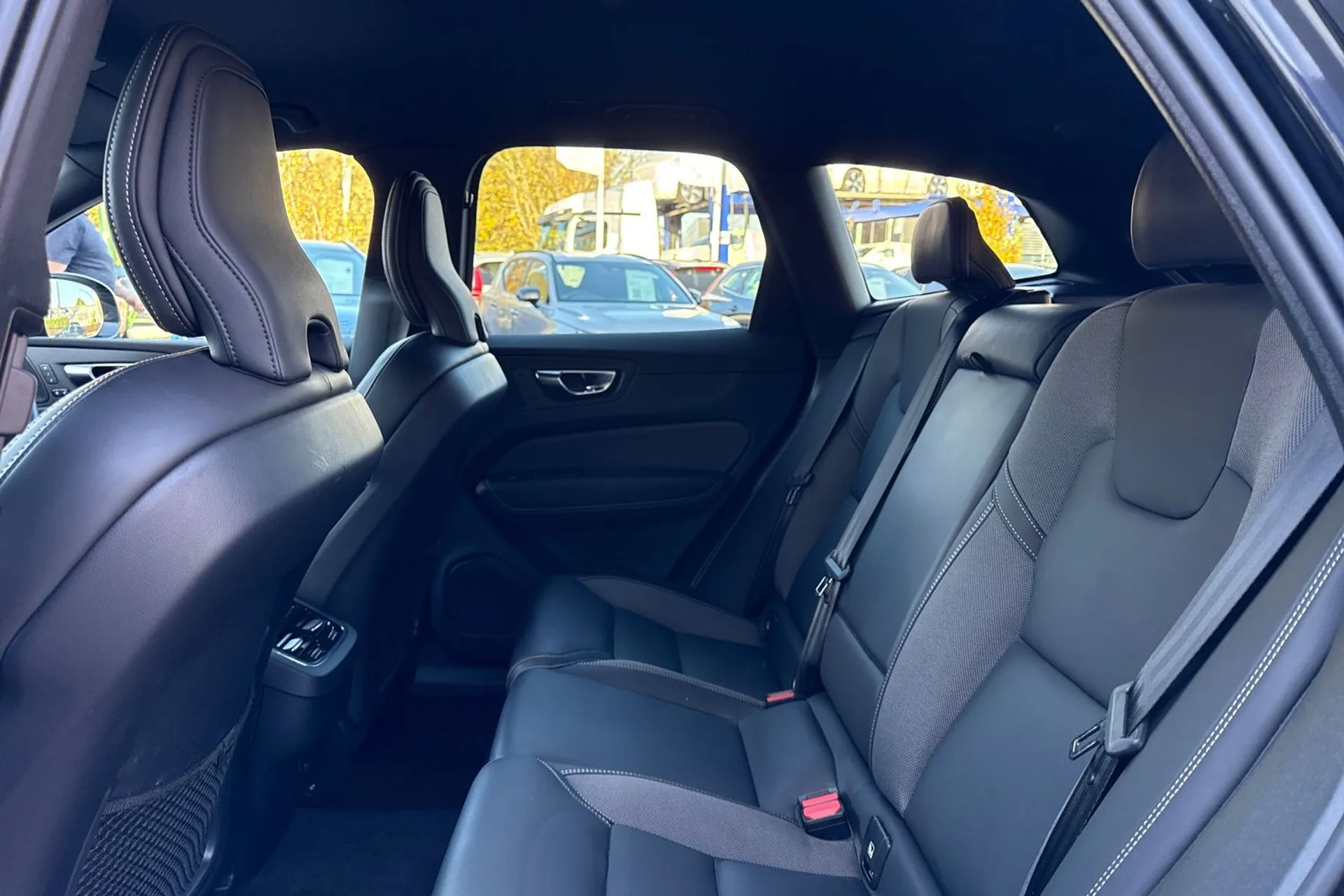 Volvo XC60 thumbnail image number 30