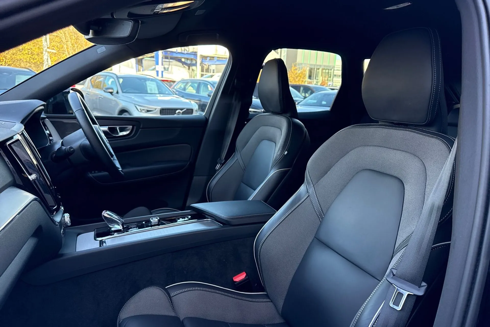 Volvo XC60 thumbnail image number 28