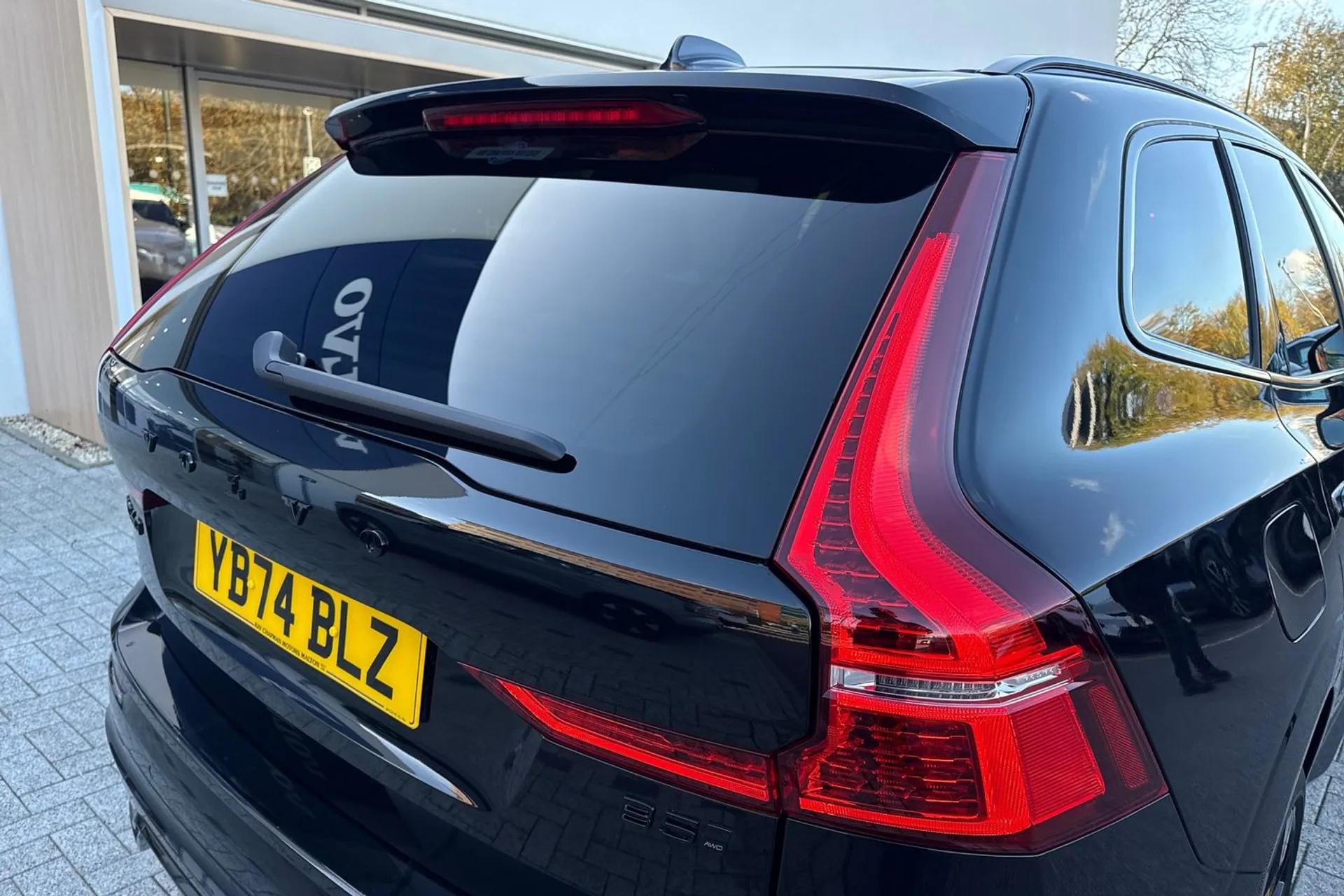 Volvo XC60 thumbnail image number 16