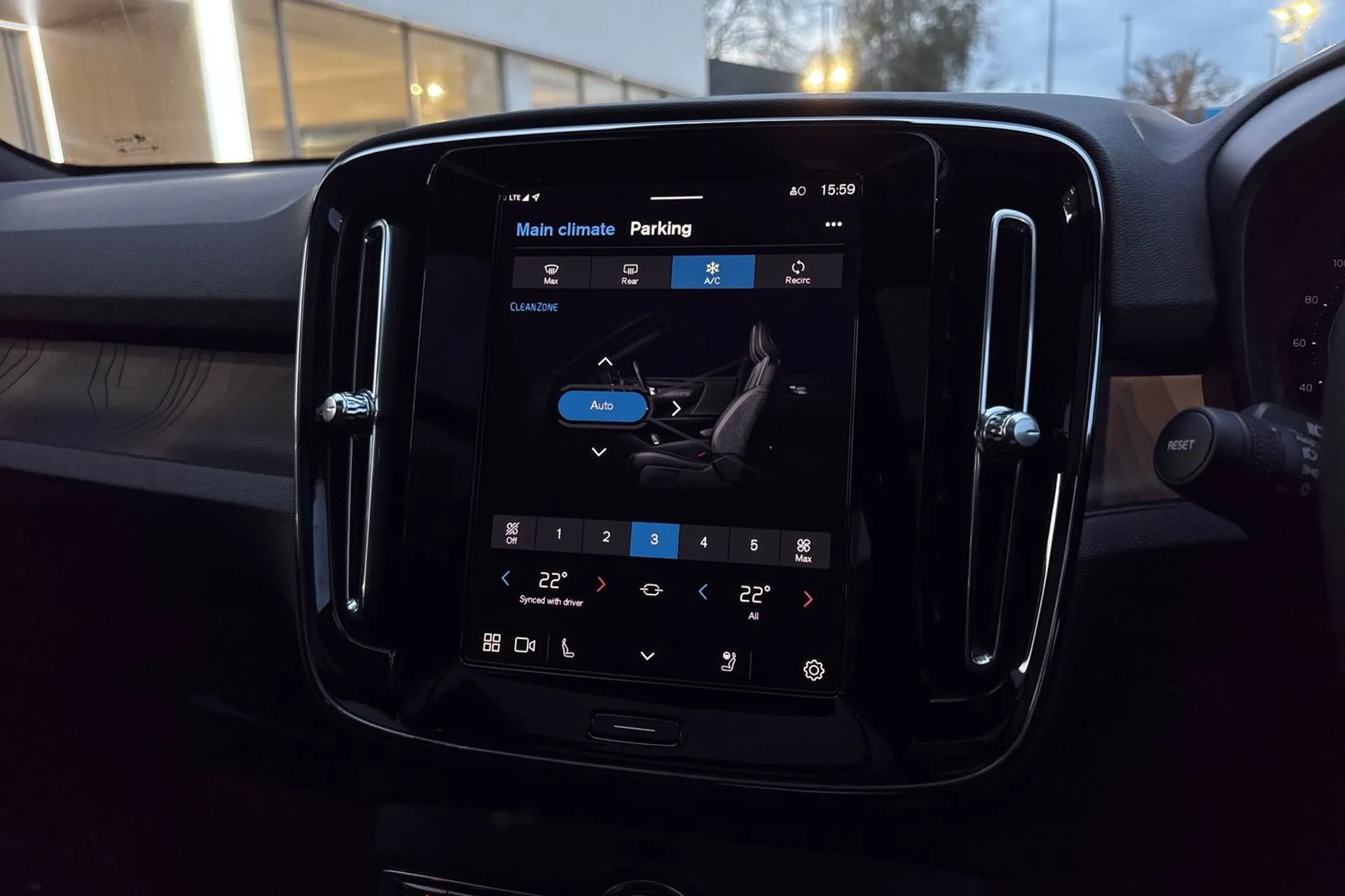 Volvo XC40 thumbnail image number 39