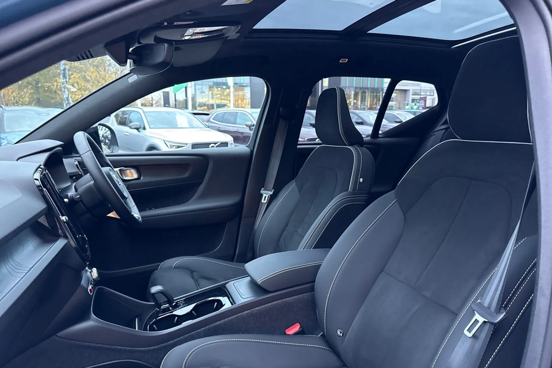 Volvo XC40 thumbnail image number 28