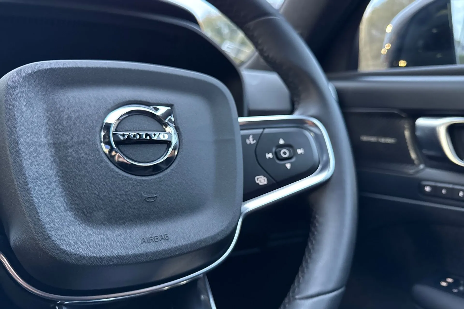 Volvo XC40 thumbnail image number 37