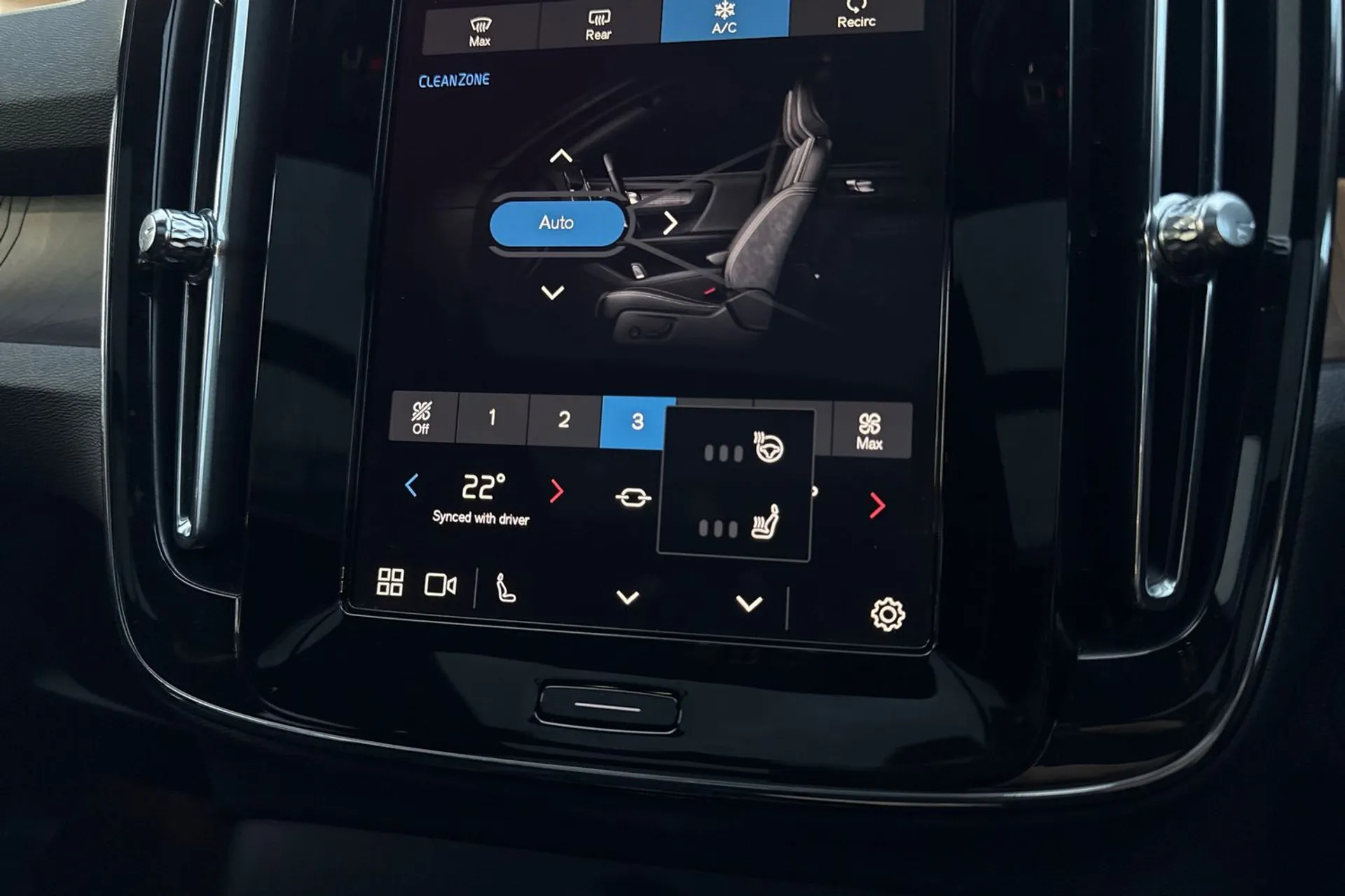 Volvo XC40 thumbnail image number 40