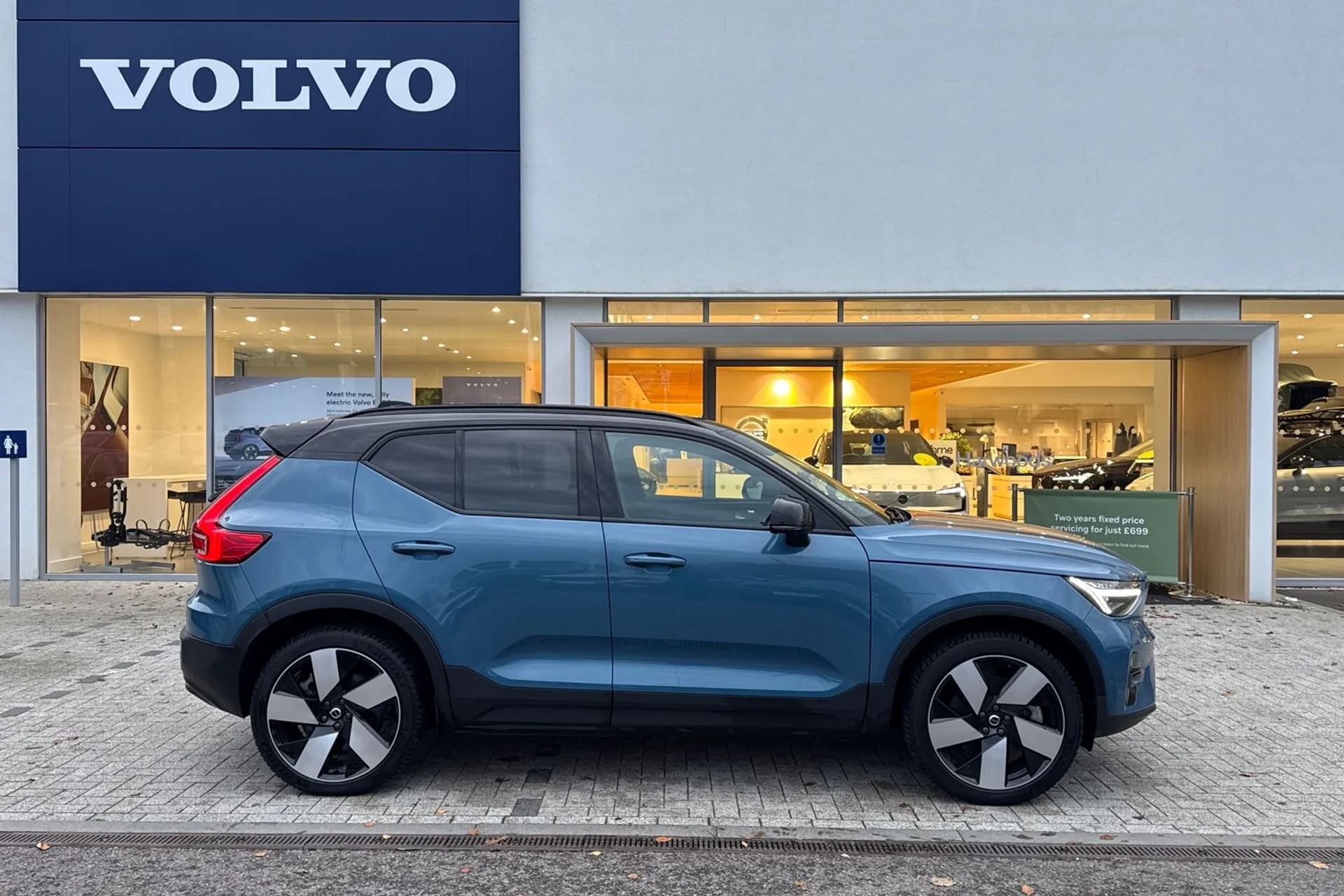 Volvo XC40 thumbnail image number 2