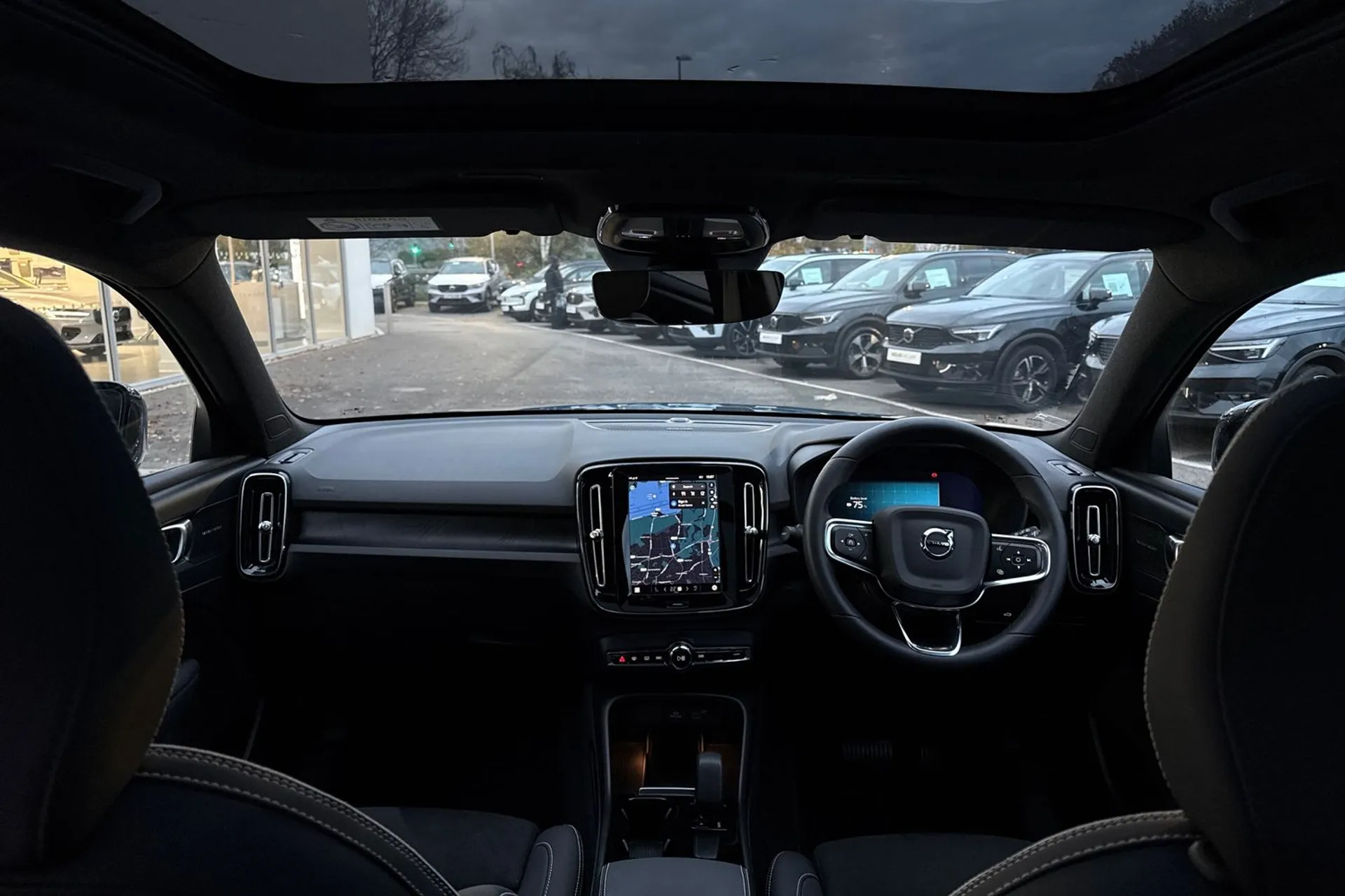 Volvo XC40 thumbnail image number 3