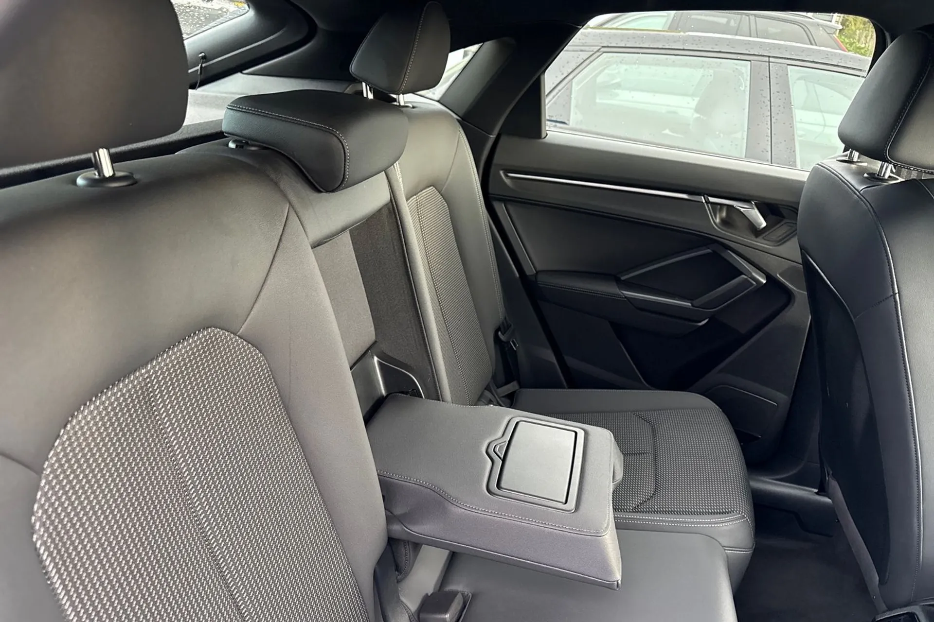 Audi Q3 thumbnail image number 28