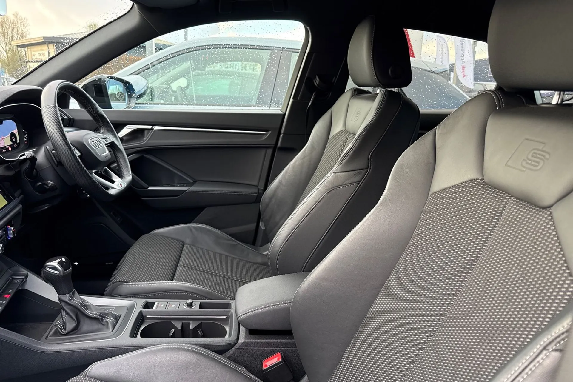 Audi Q3 thumbnail image number 40