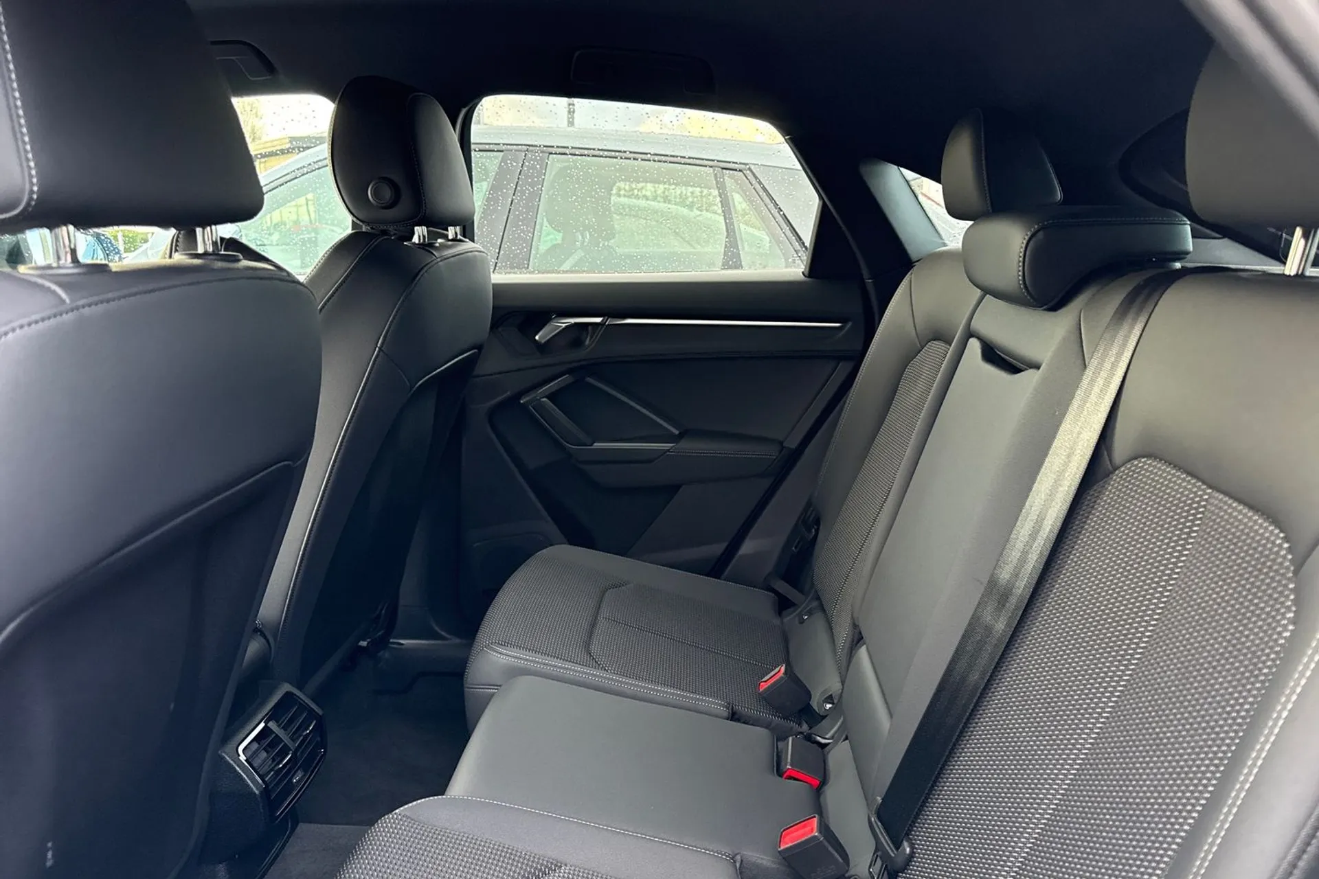 Audi Q3 thumbnail image number 41