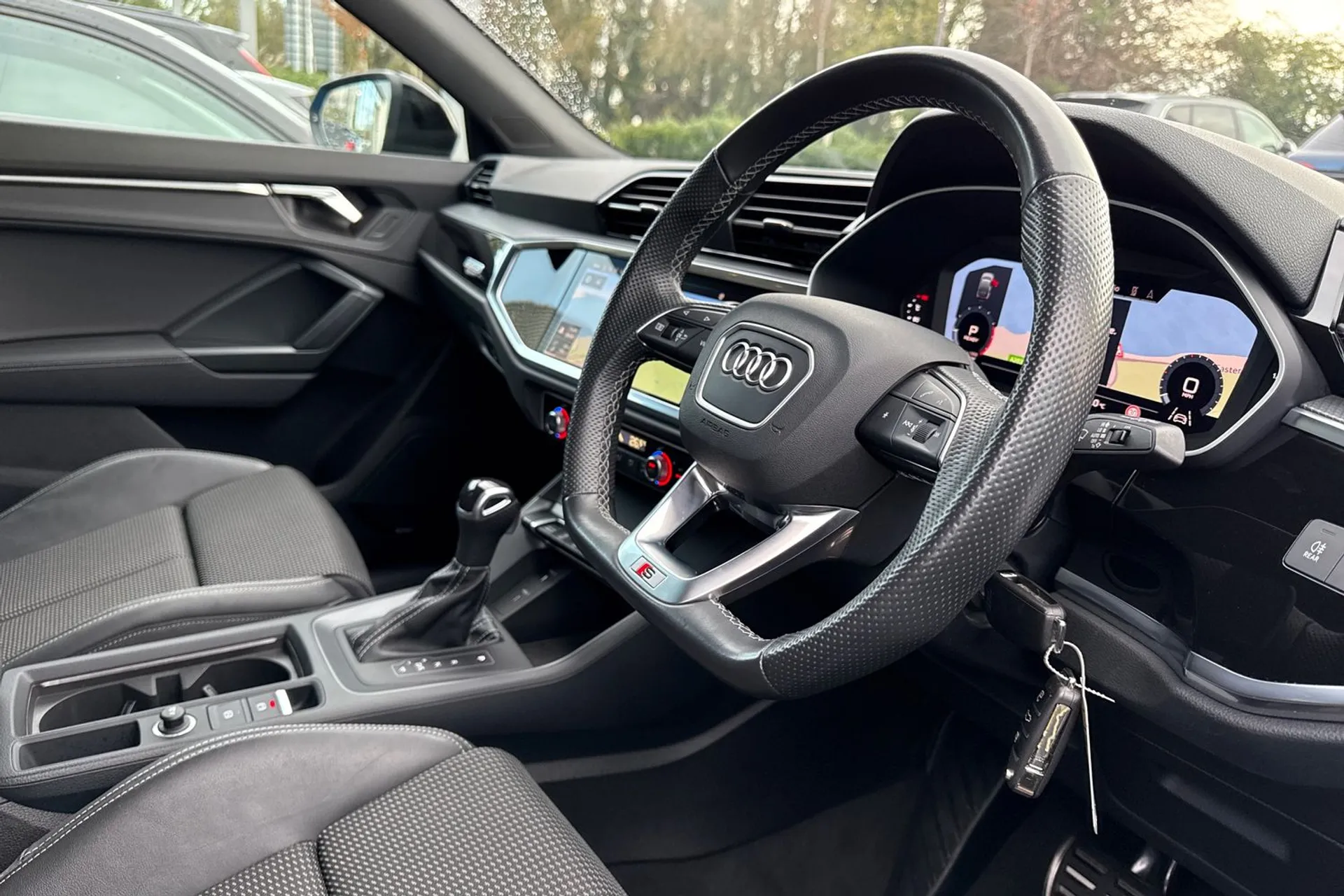 Audi Q3 thumbnail image number 35