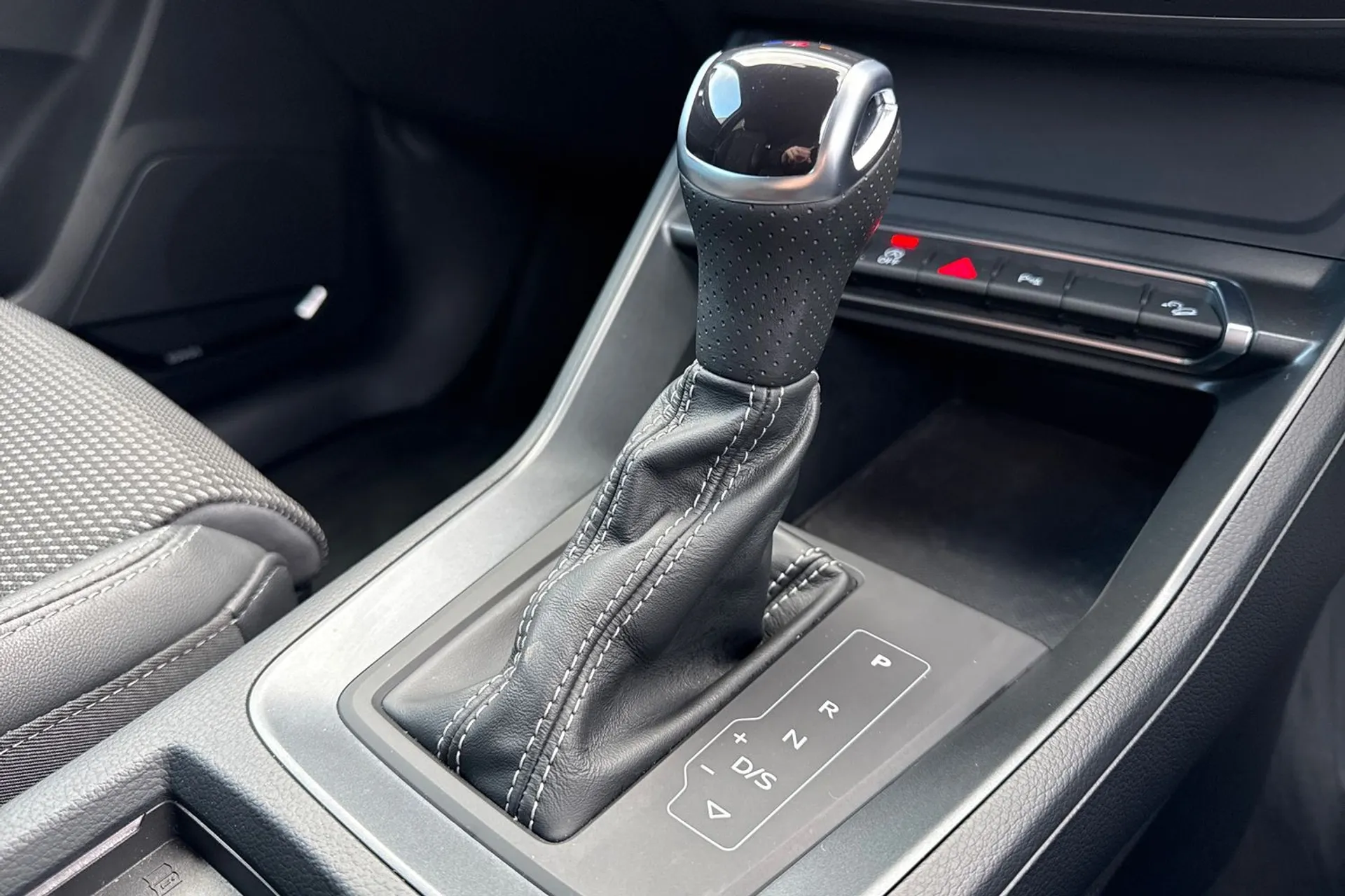 Audi Q3 thumbnail image number 25