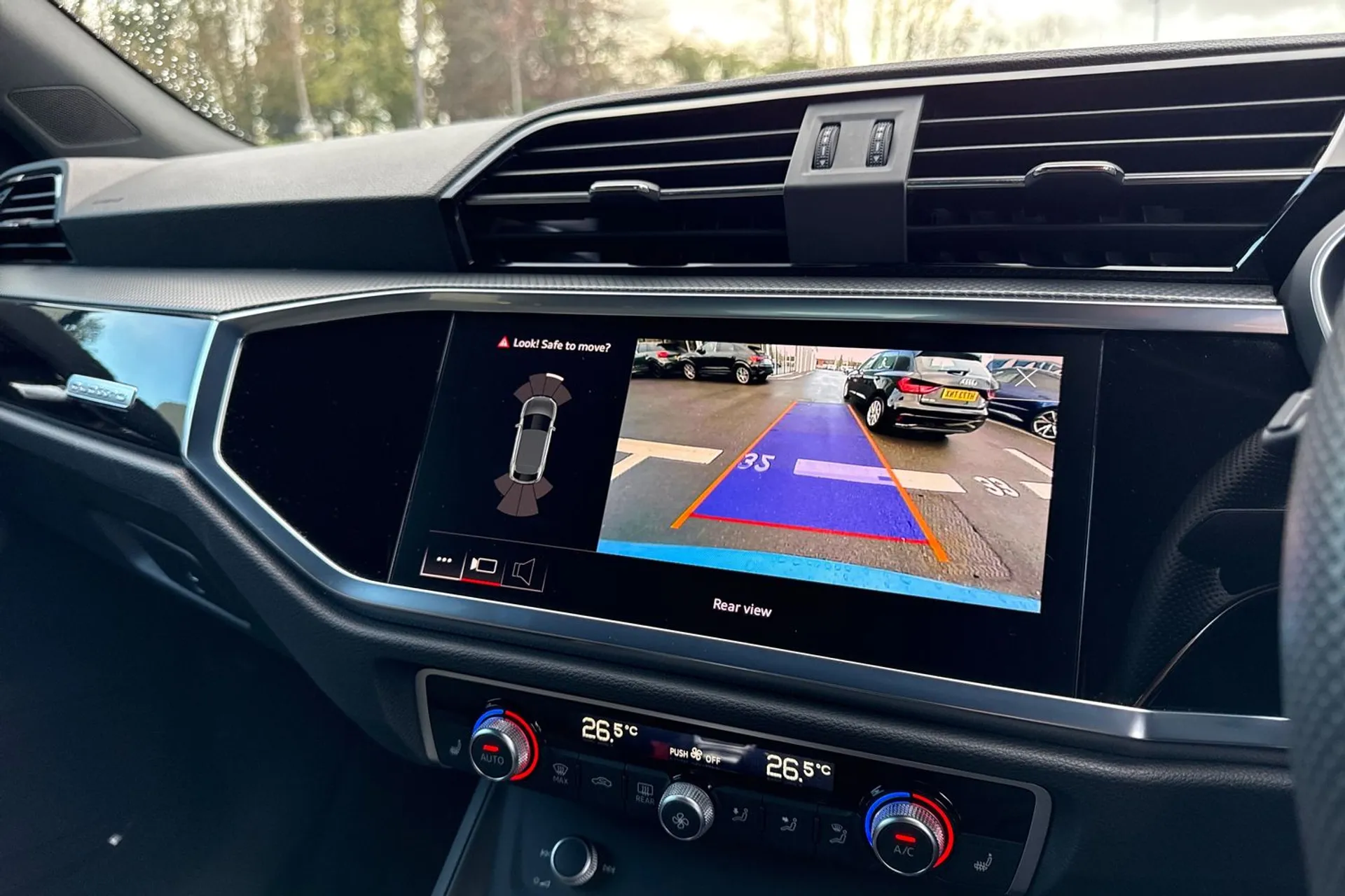 Audi Q3 thumbnail image number 5