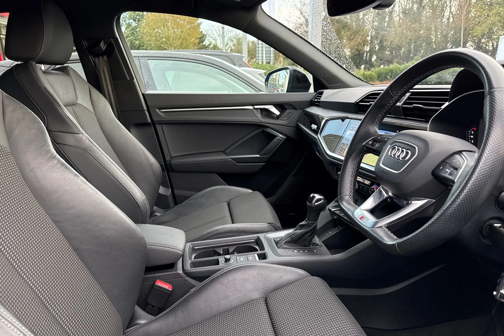 Audi Q3 thumbnail image number 32