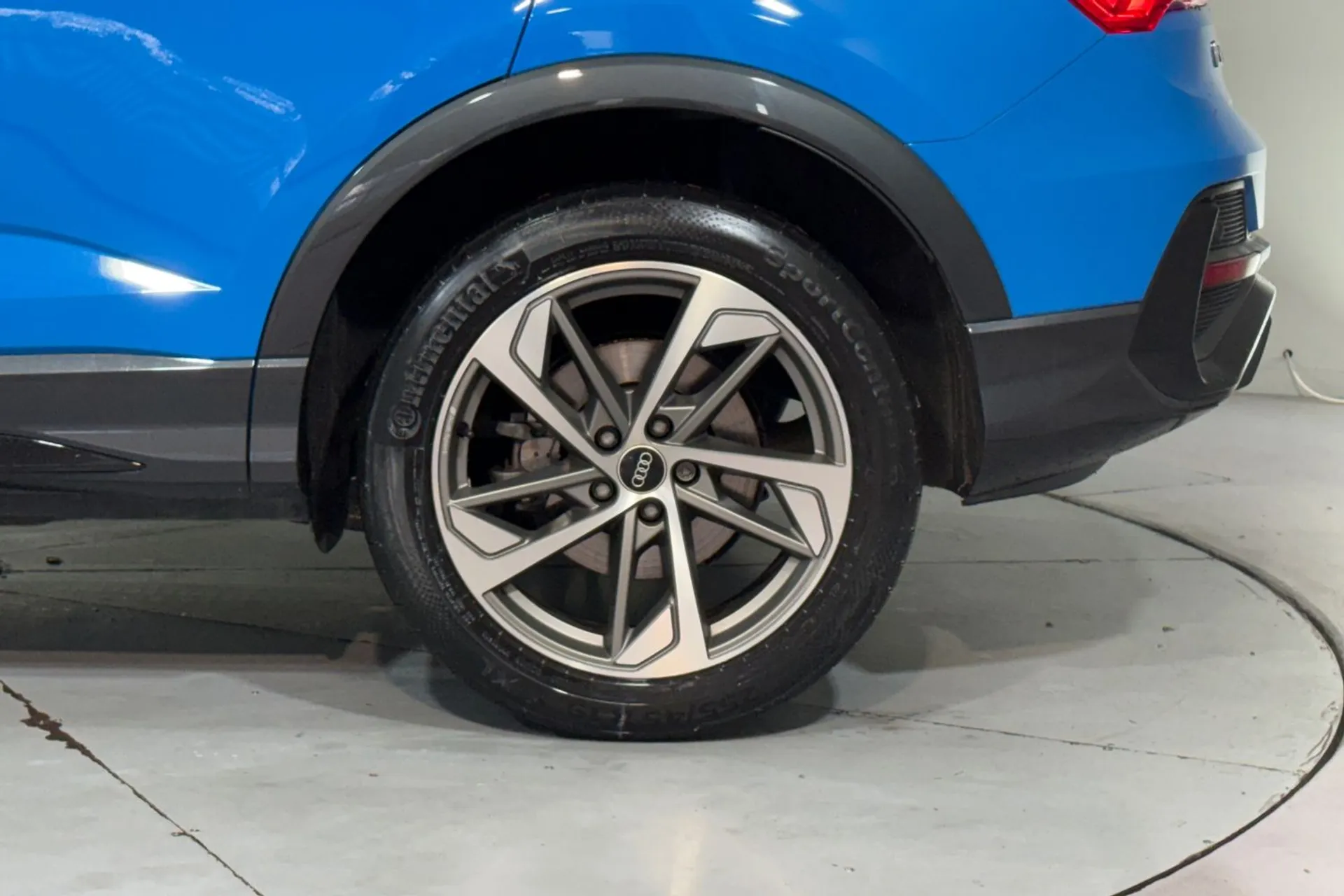 Audi Q3 thumbnail image number 15