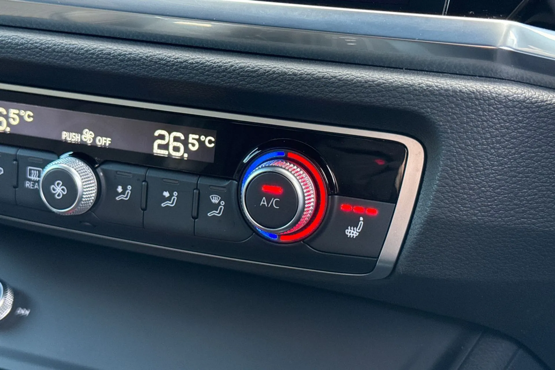 Audi Q3 thumbnail image number 36