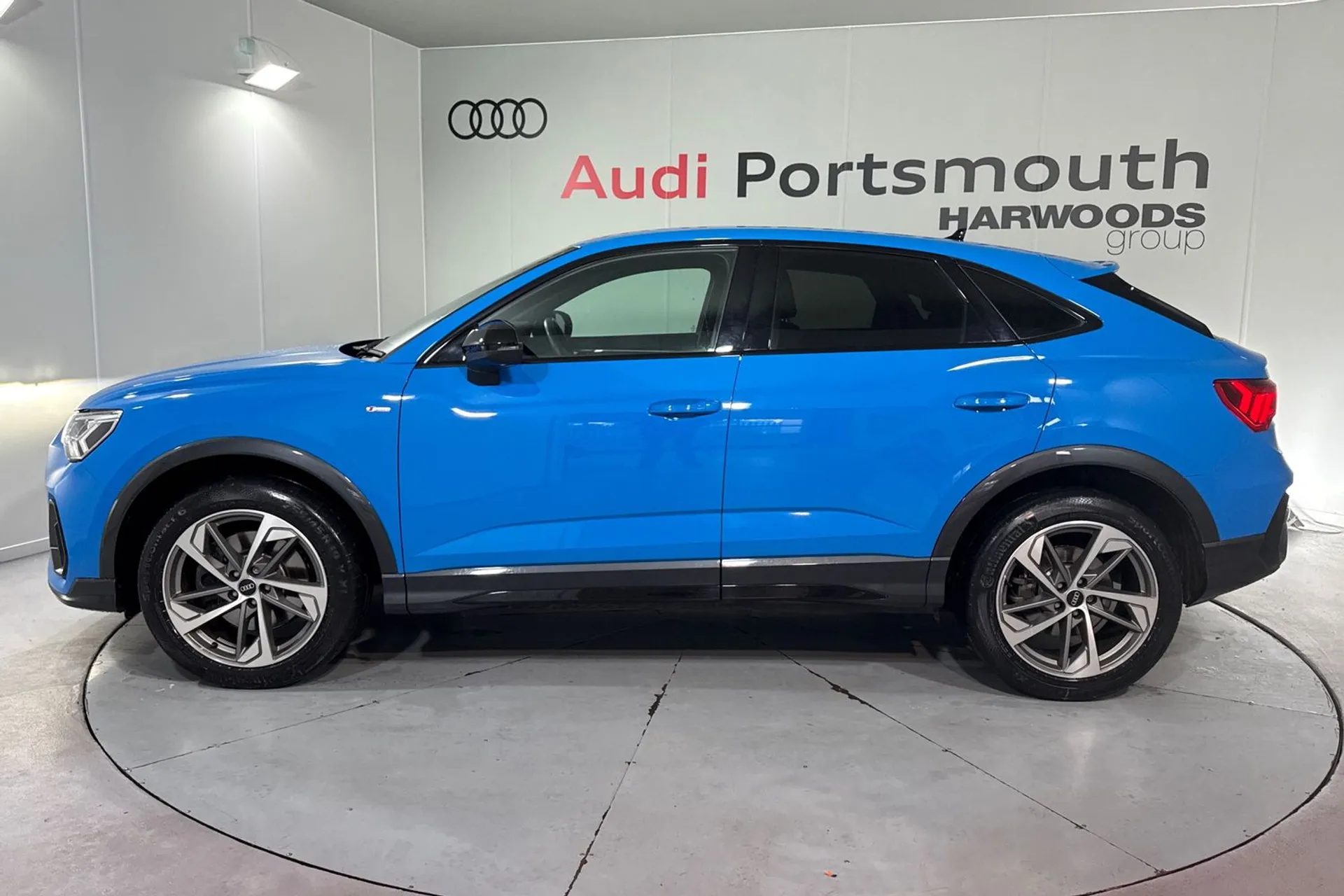 Audi Q3 thumbnail image number 14