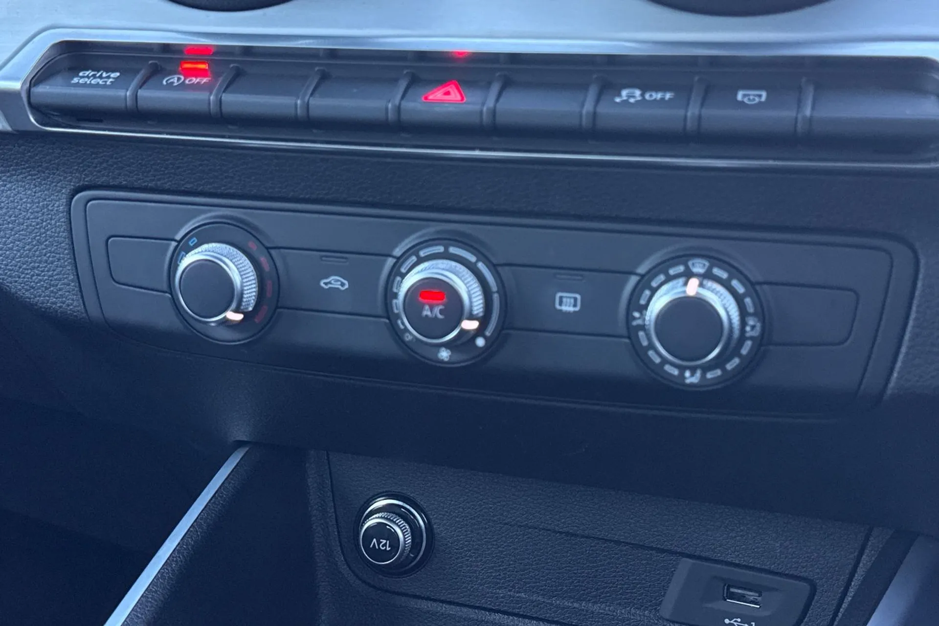 Audi Q2 thumbnail image number 25