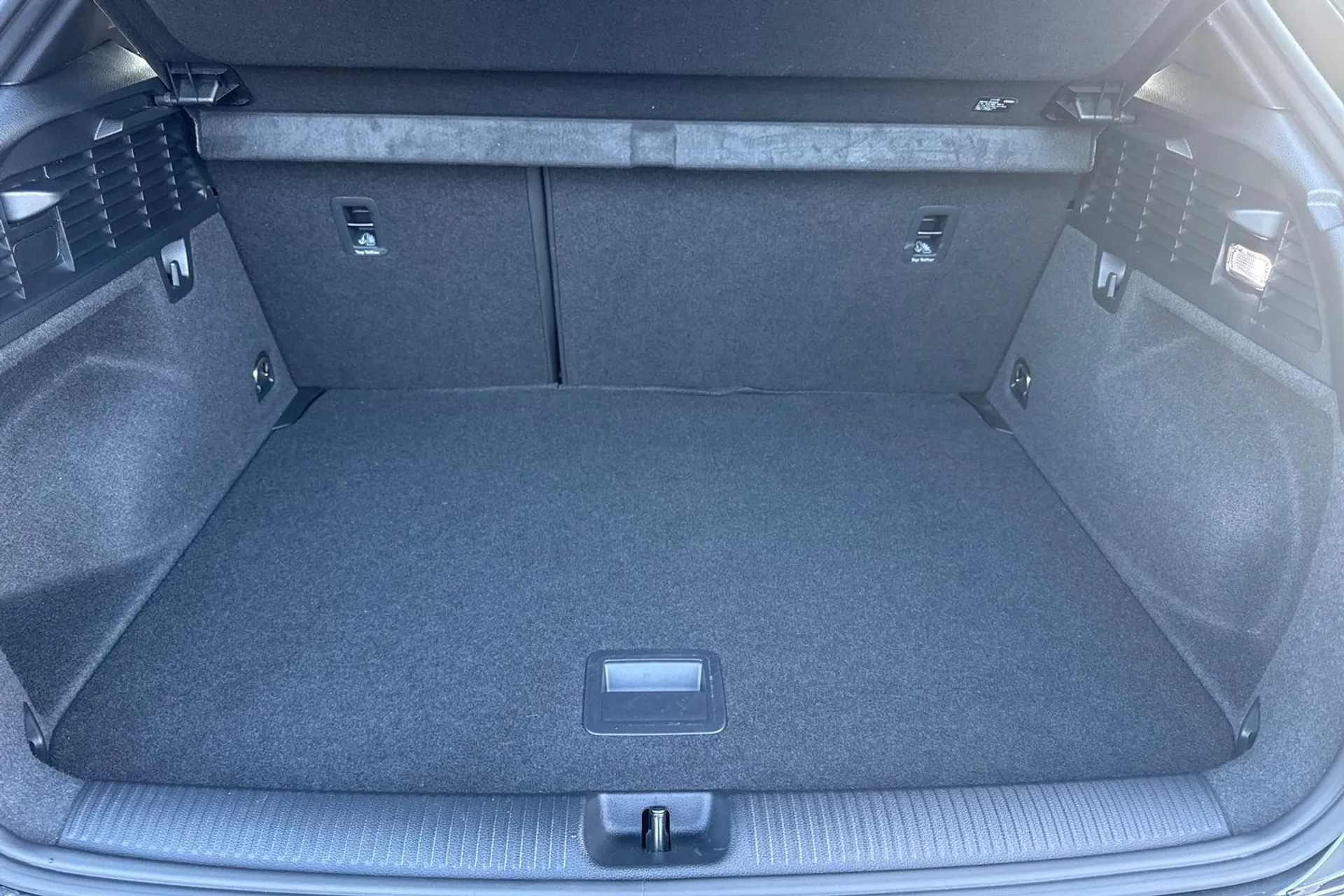 Audi Q2 thumbnail image number 18