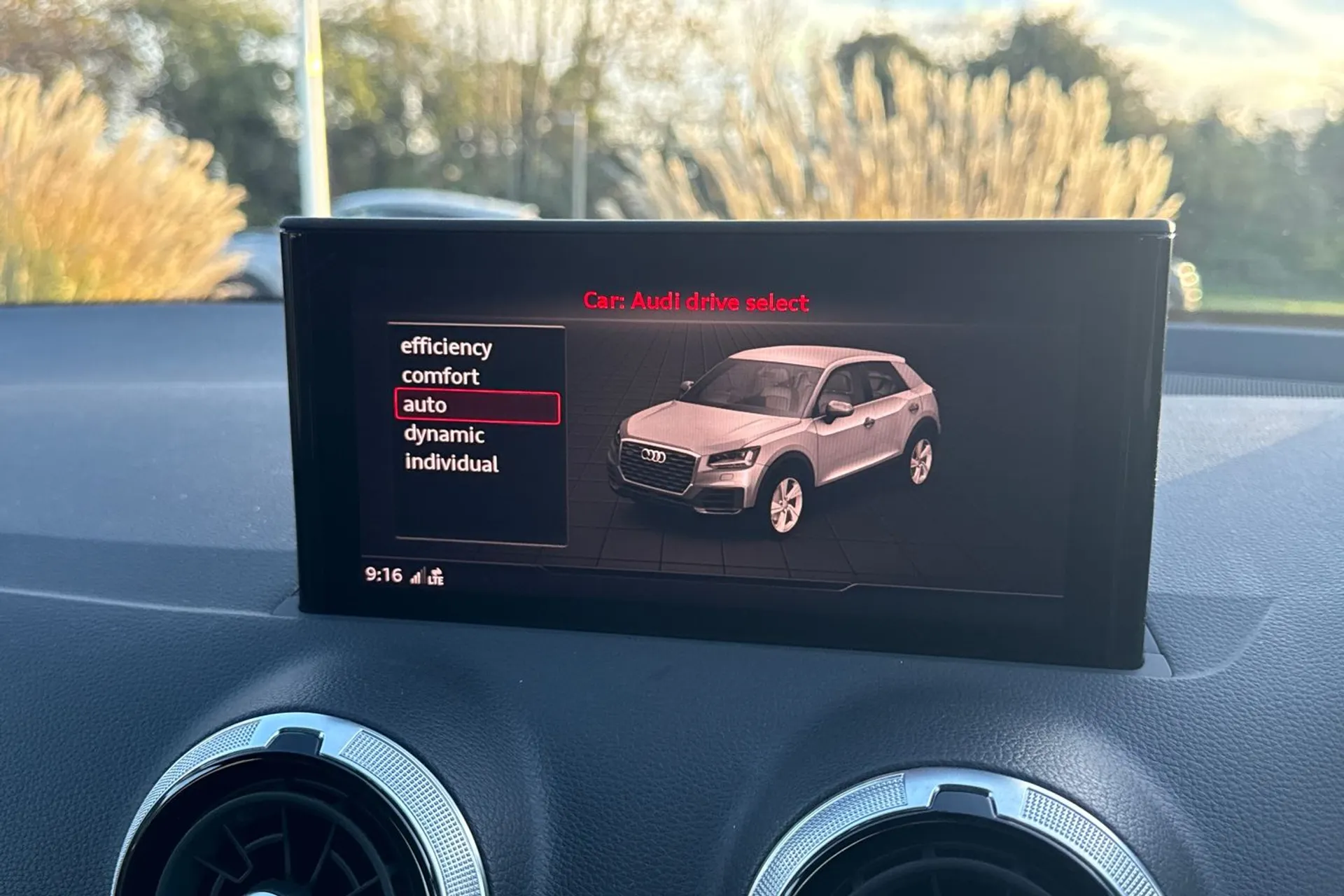 Audi Q2 thumbnail image number 24