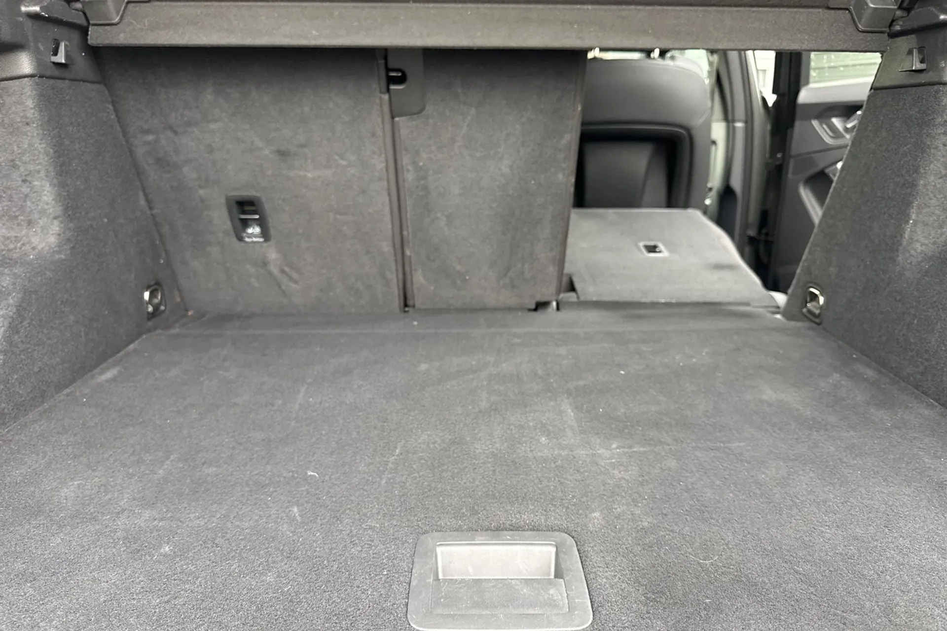 Audi Q3 thumbnail image number 22