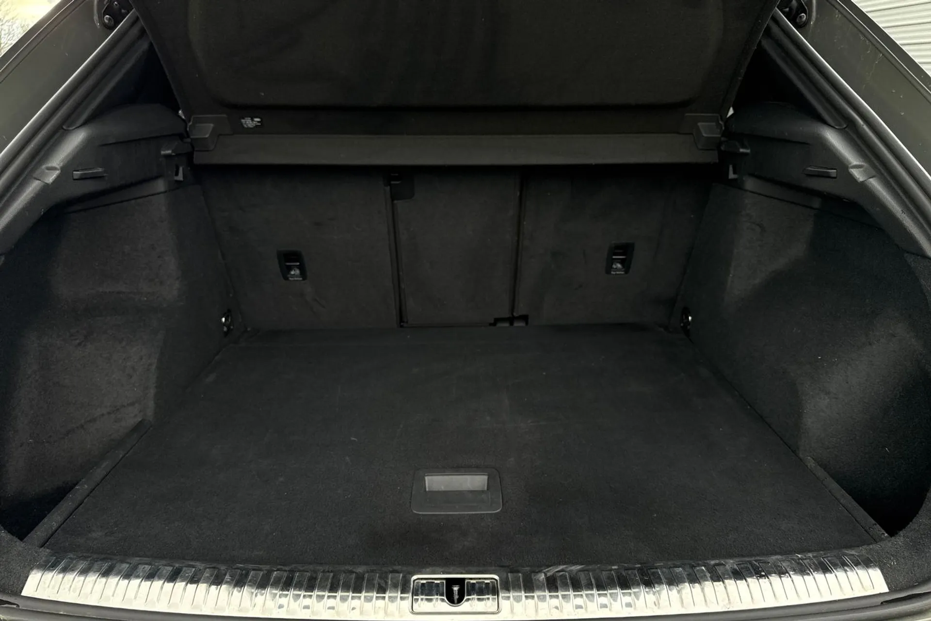 Audi Q3 thumbnail image number 19