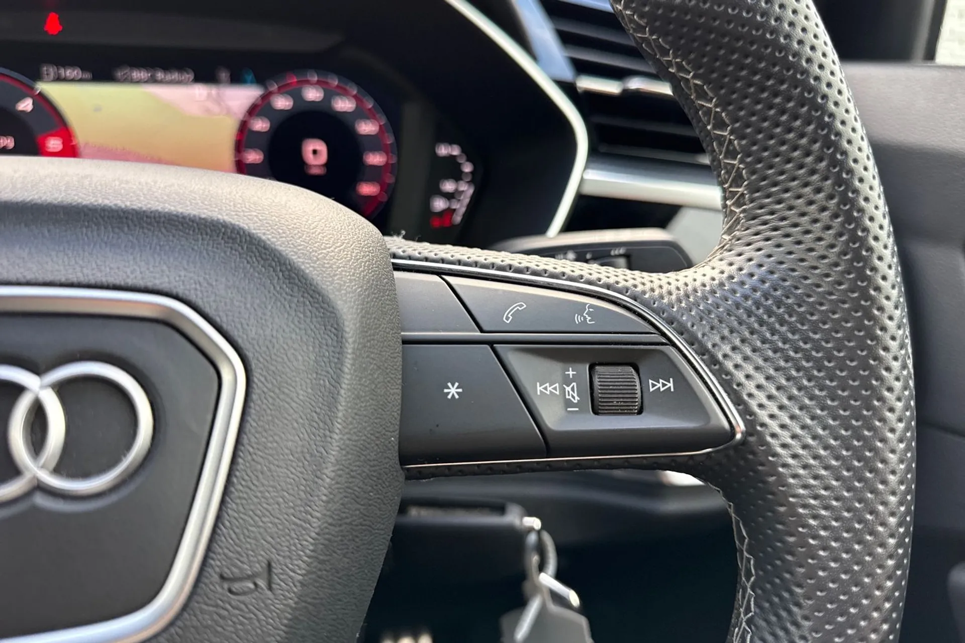 Audi Q3 thumbnail image number 48