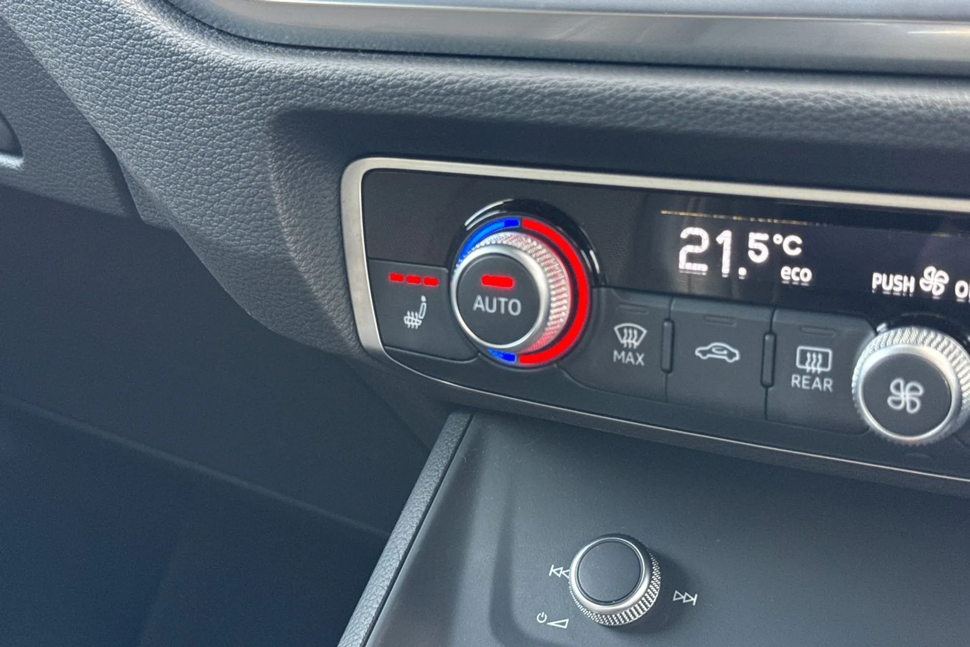 Audi Q3 thumbnail image number 44