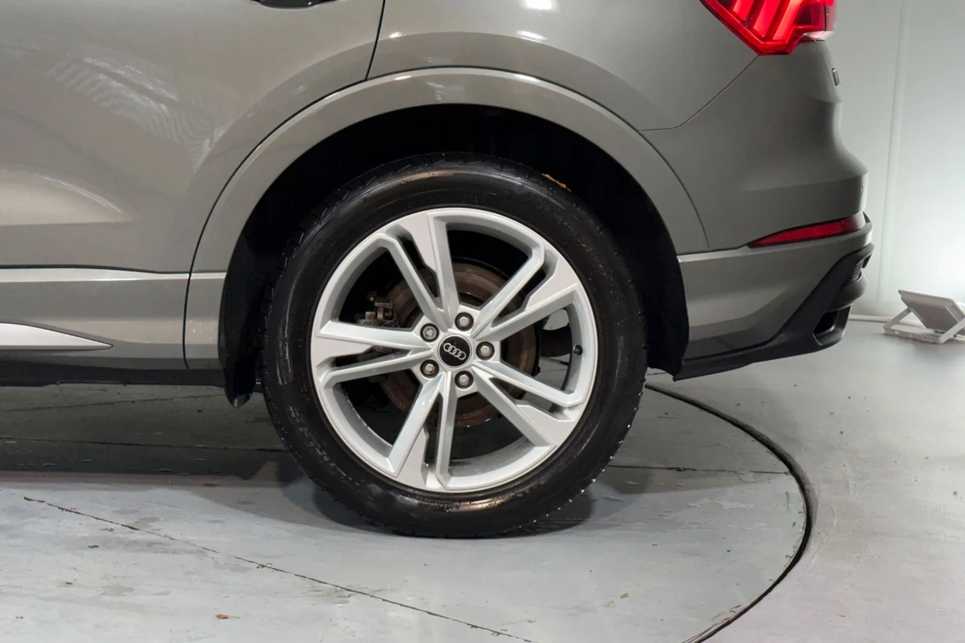 Audi Q3 thumbnail image number 13