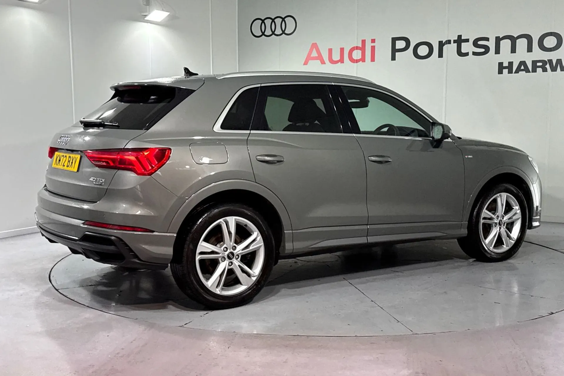 Audi Q3 thumbnail image number 10
