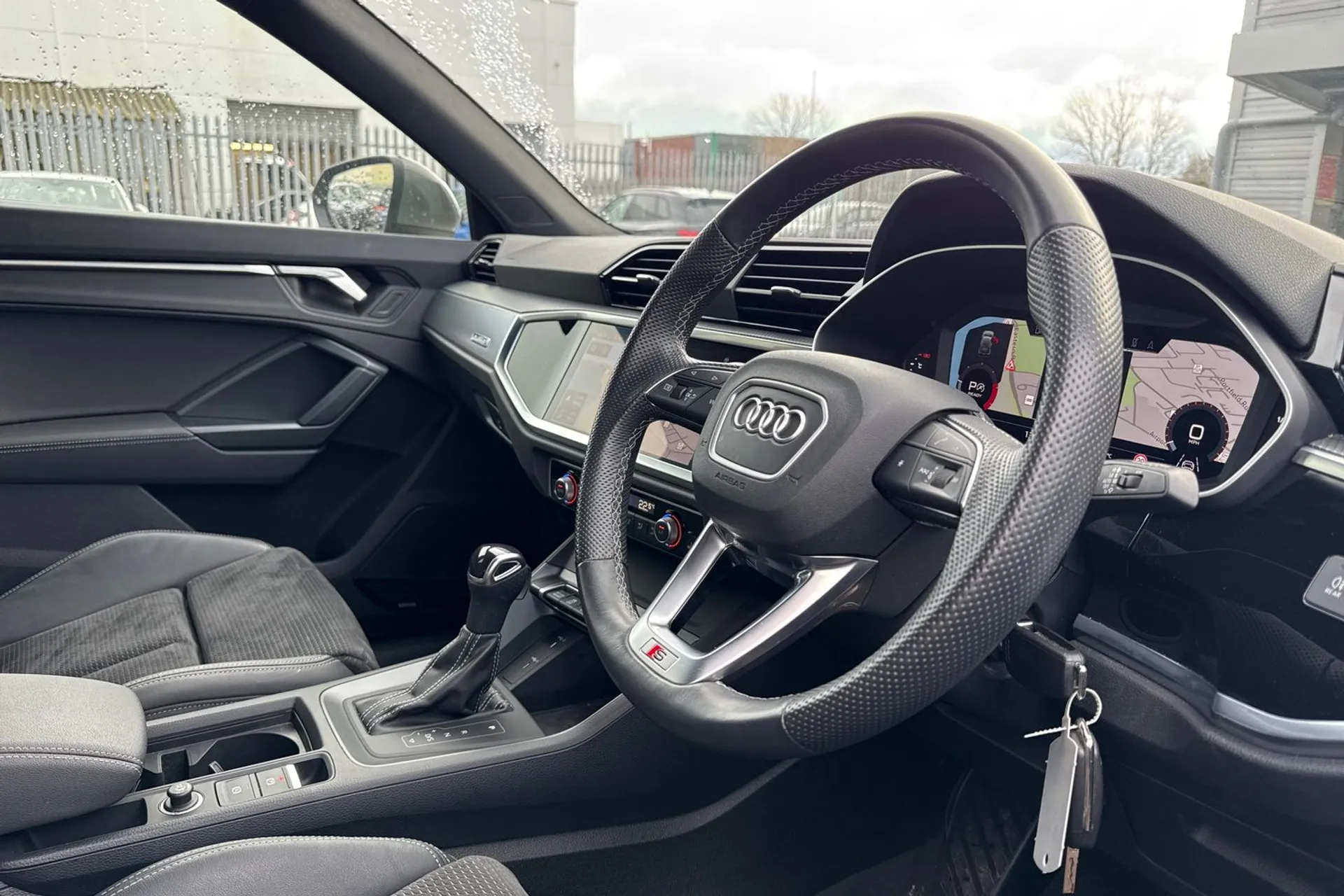 Audi Q3 thumbnail image number 32