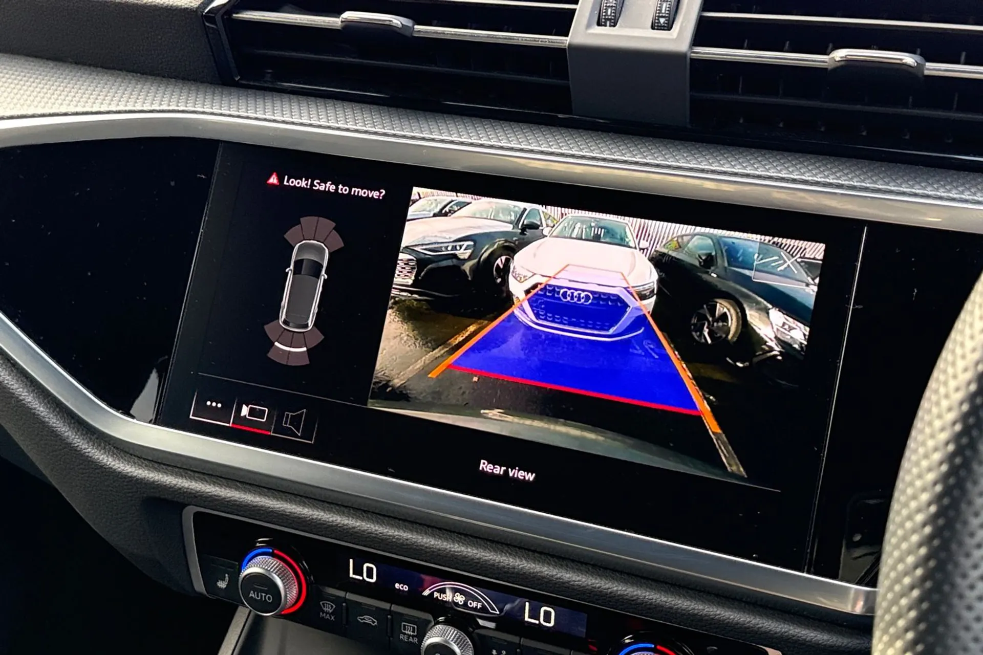 Audi Q3 thumbnail image number 5