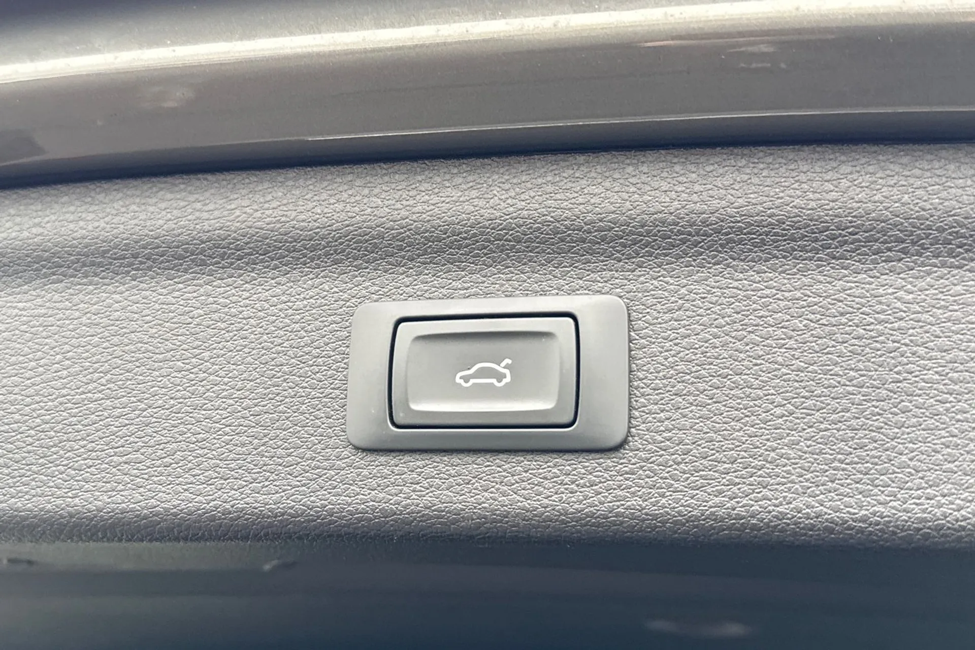 Audi Q3 thumbnail image number 20