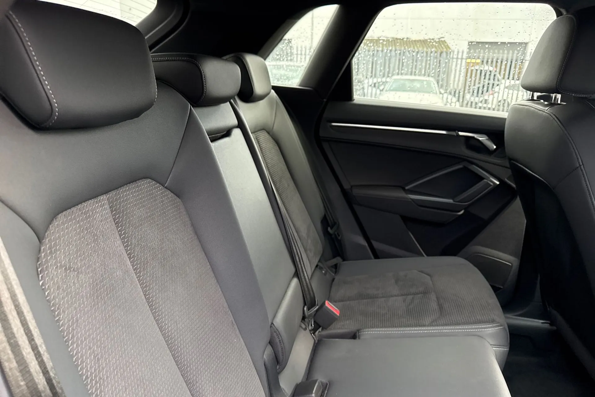 Audi Q3 thumbnail image number 24