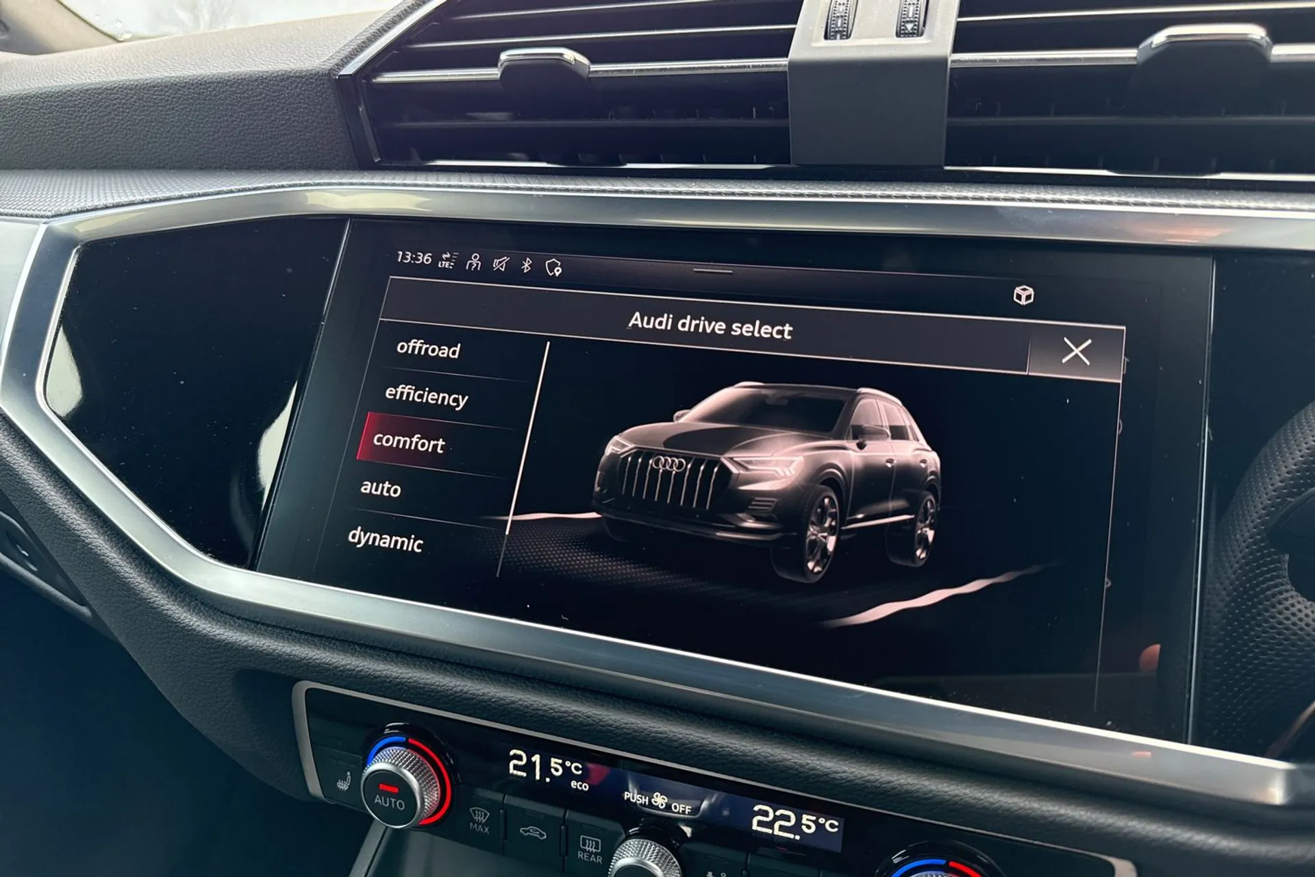 Audi Q3 thumbnail image number 25