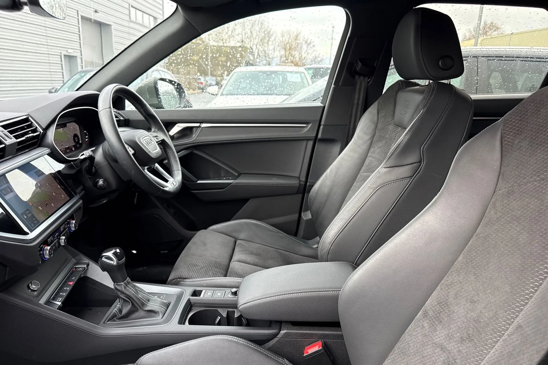 Audi Q3 thumbnail image number 36