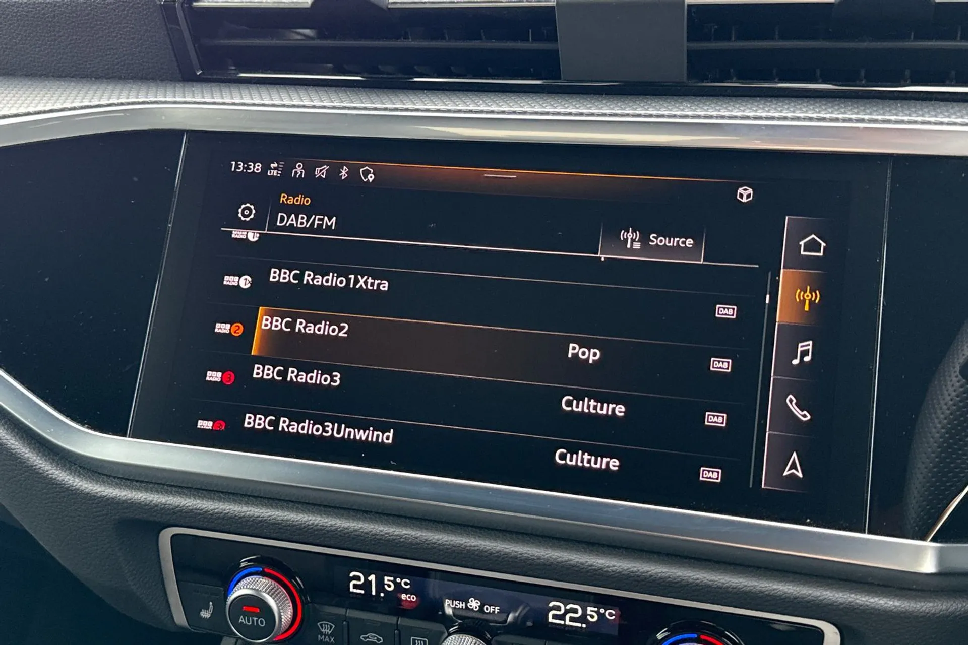 Audi Q3 thumbnail image number 33