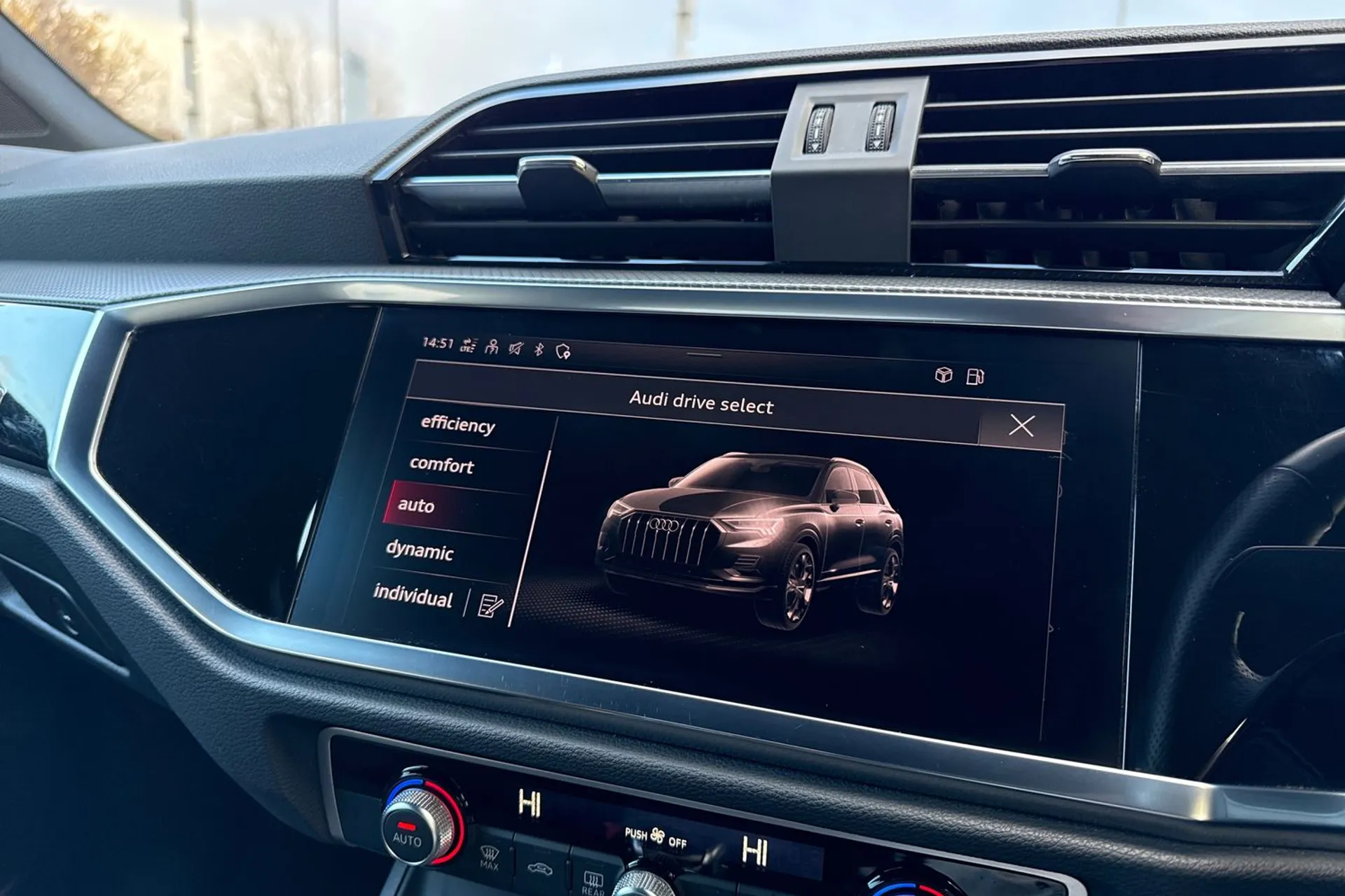 Audi Q3 thumbnail image number 33