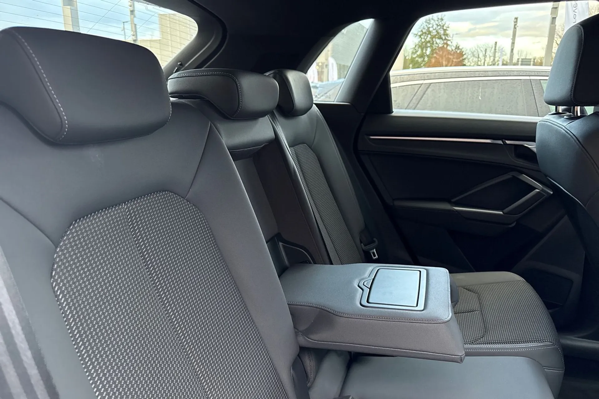 Audi Q3 thumbnail image number 25