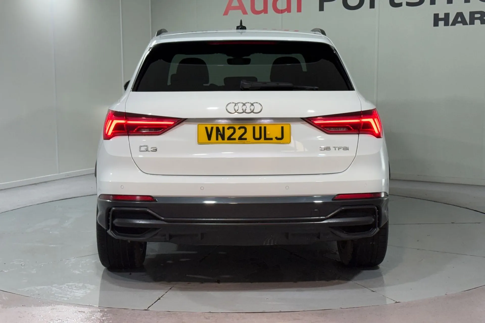 Audi Q3 thumbnail image number 10