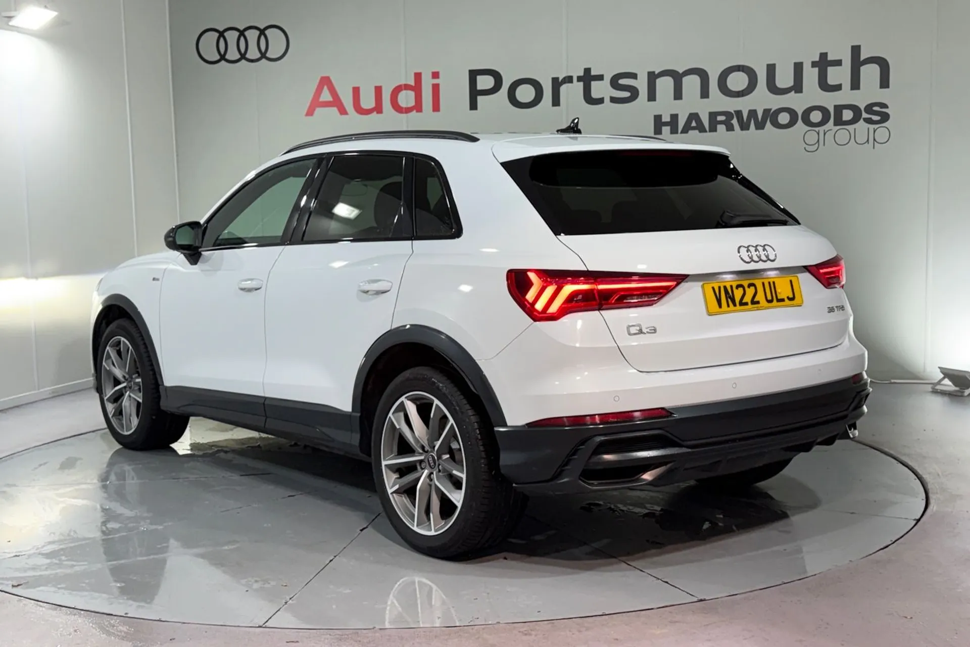 Audi Q3 thumbnail image number 11