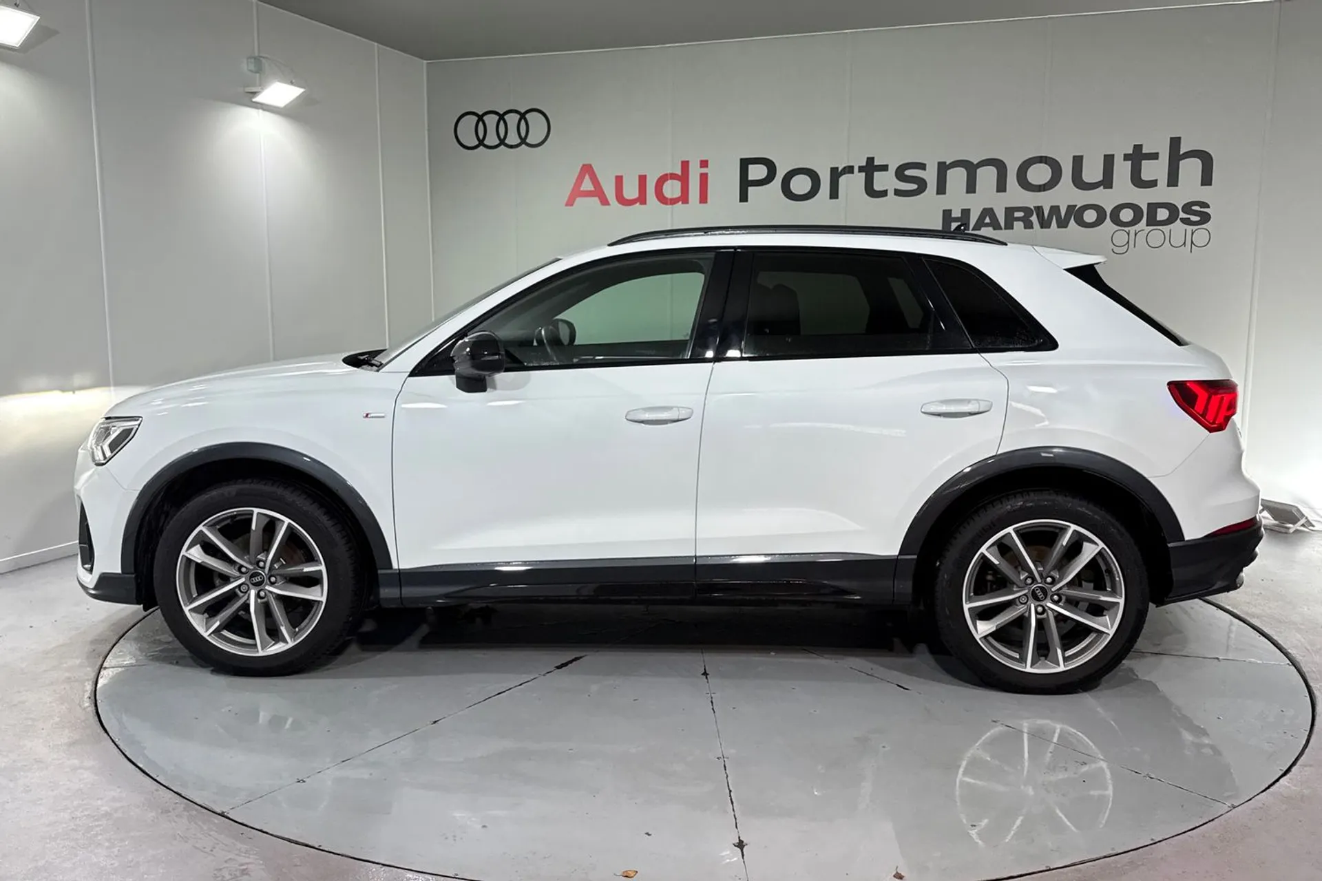 Audi Q3 thumbnail image number 12