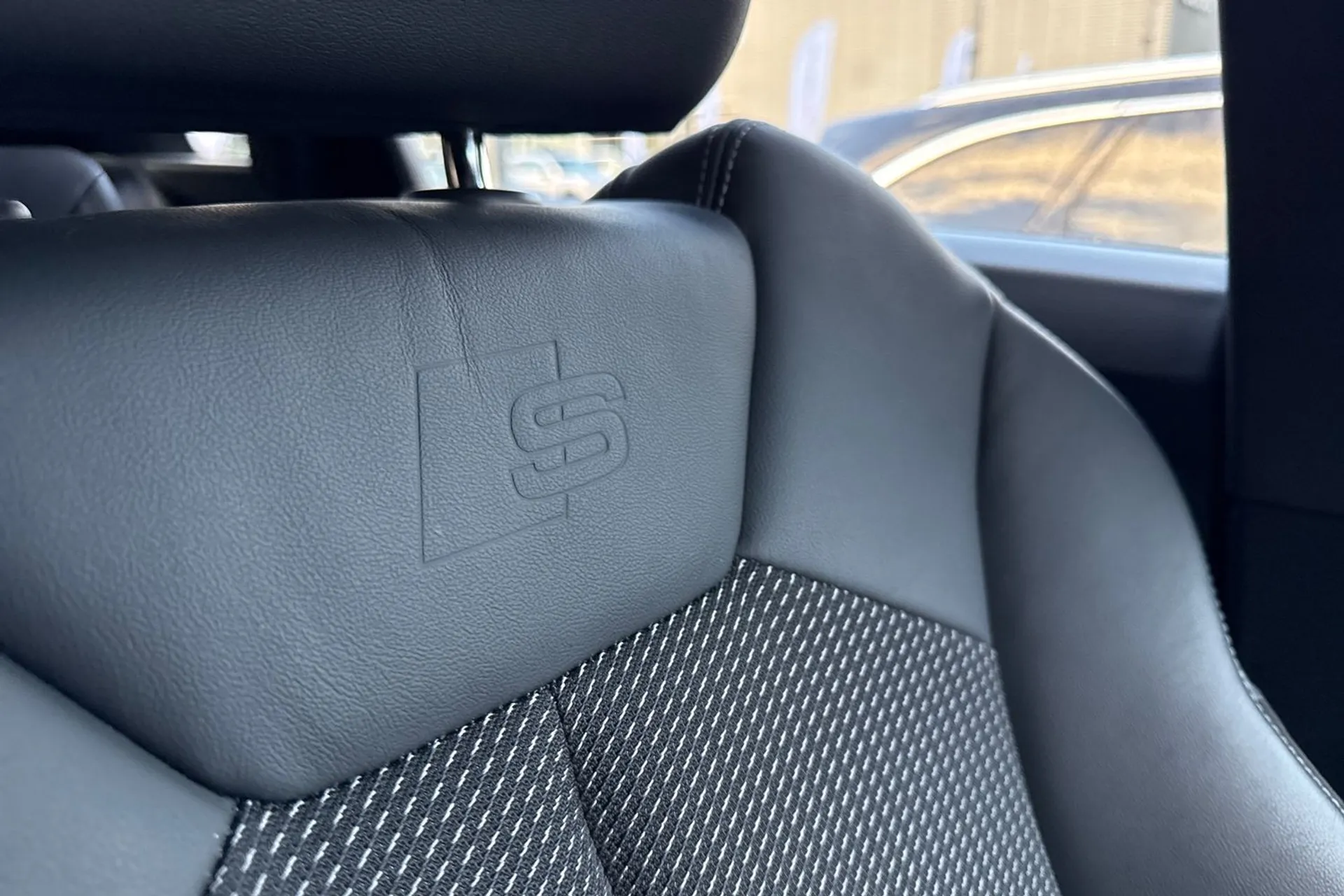 Audi Q3 thumbnail image number 26