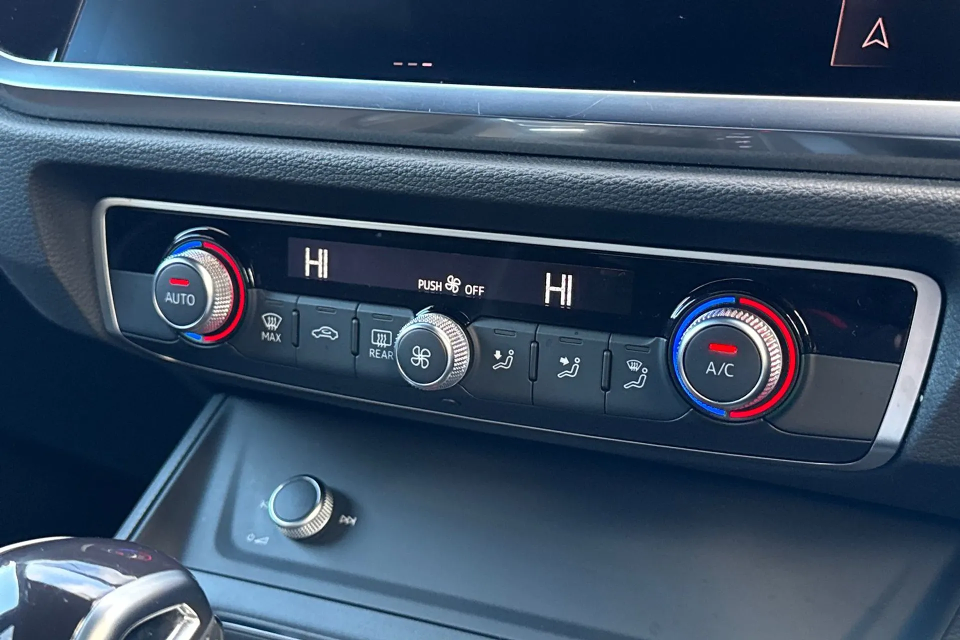 Audi Q3 thumbnail image number 27